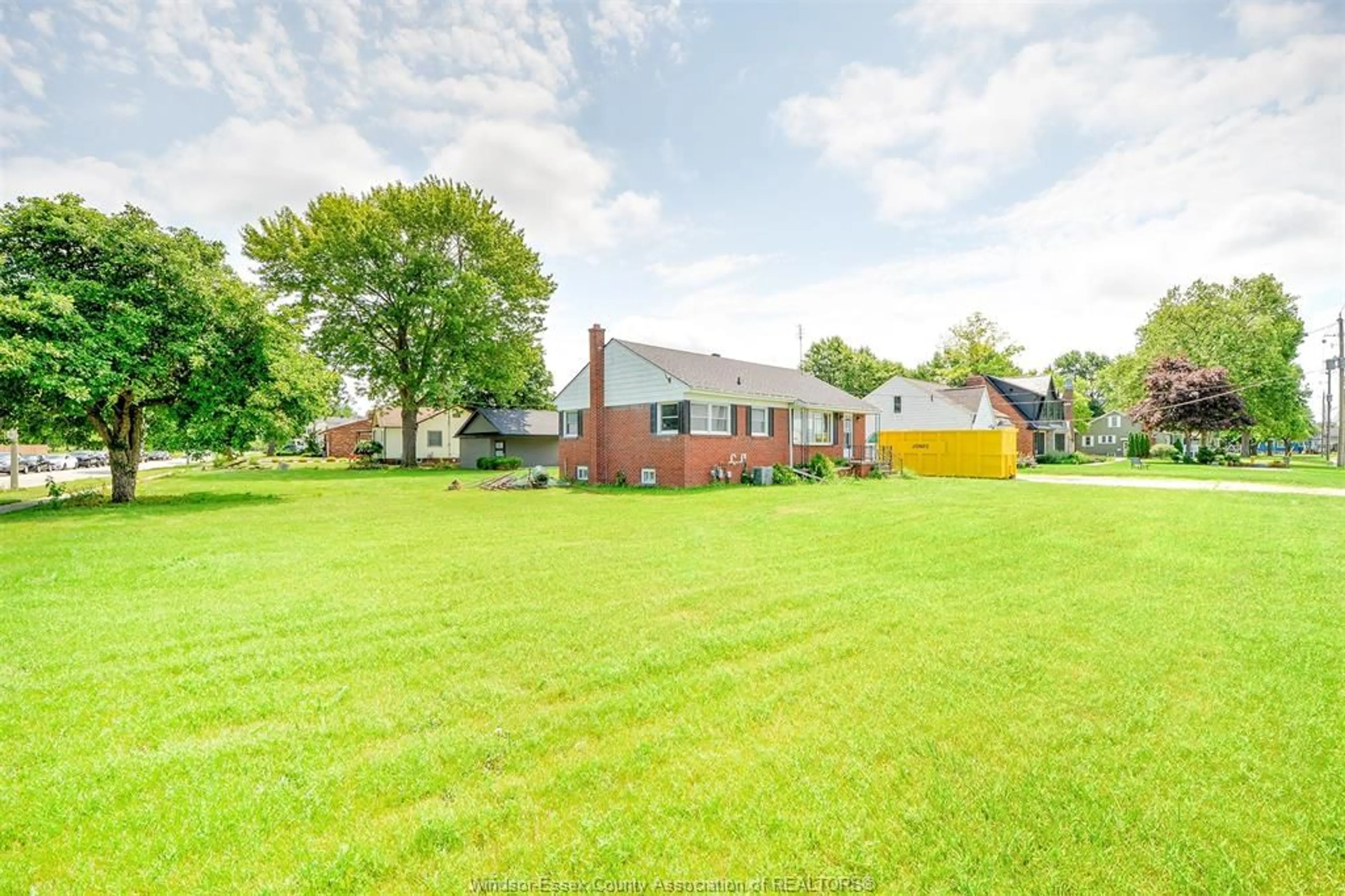 A pic from outside/outdoor area/front of a property/back of a property/a pic from drone, unknown for 209 SANDWICH St, Amherstburg Ontario N9V 2V4