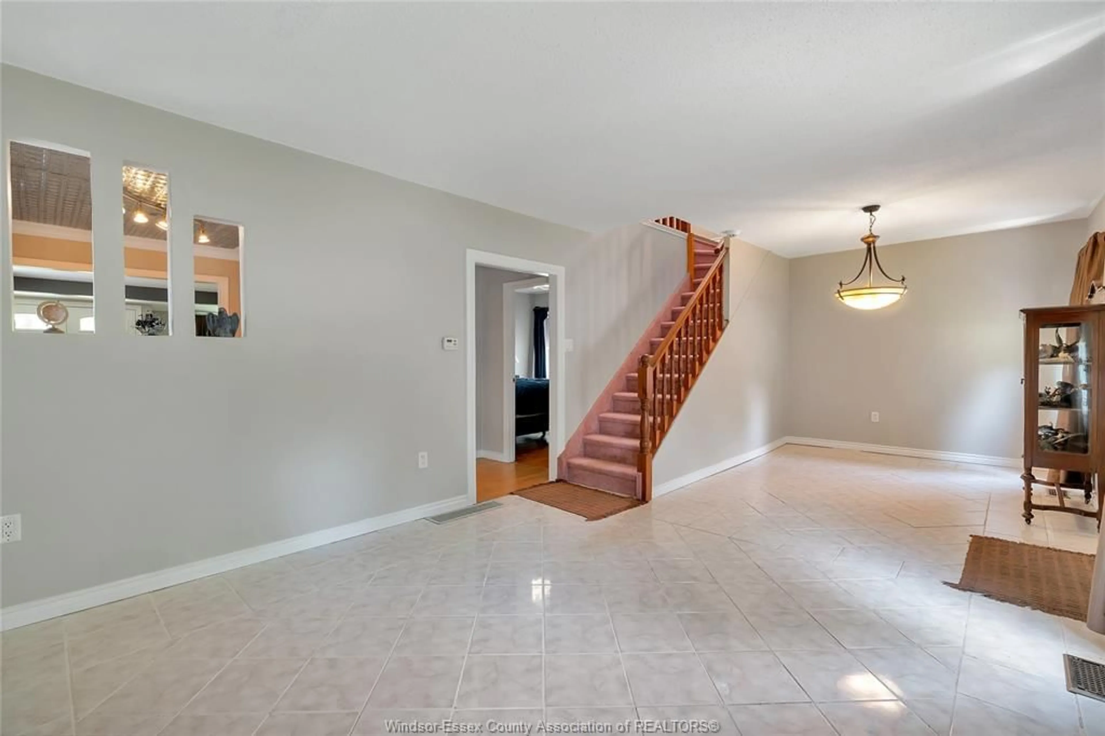 Indoor foyer for 3612 Girardot, Windsor Ontario N9C 1W5