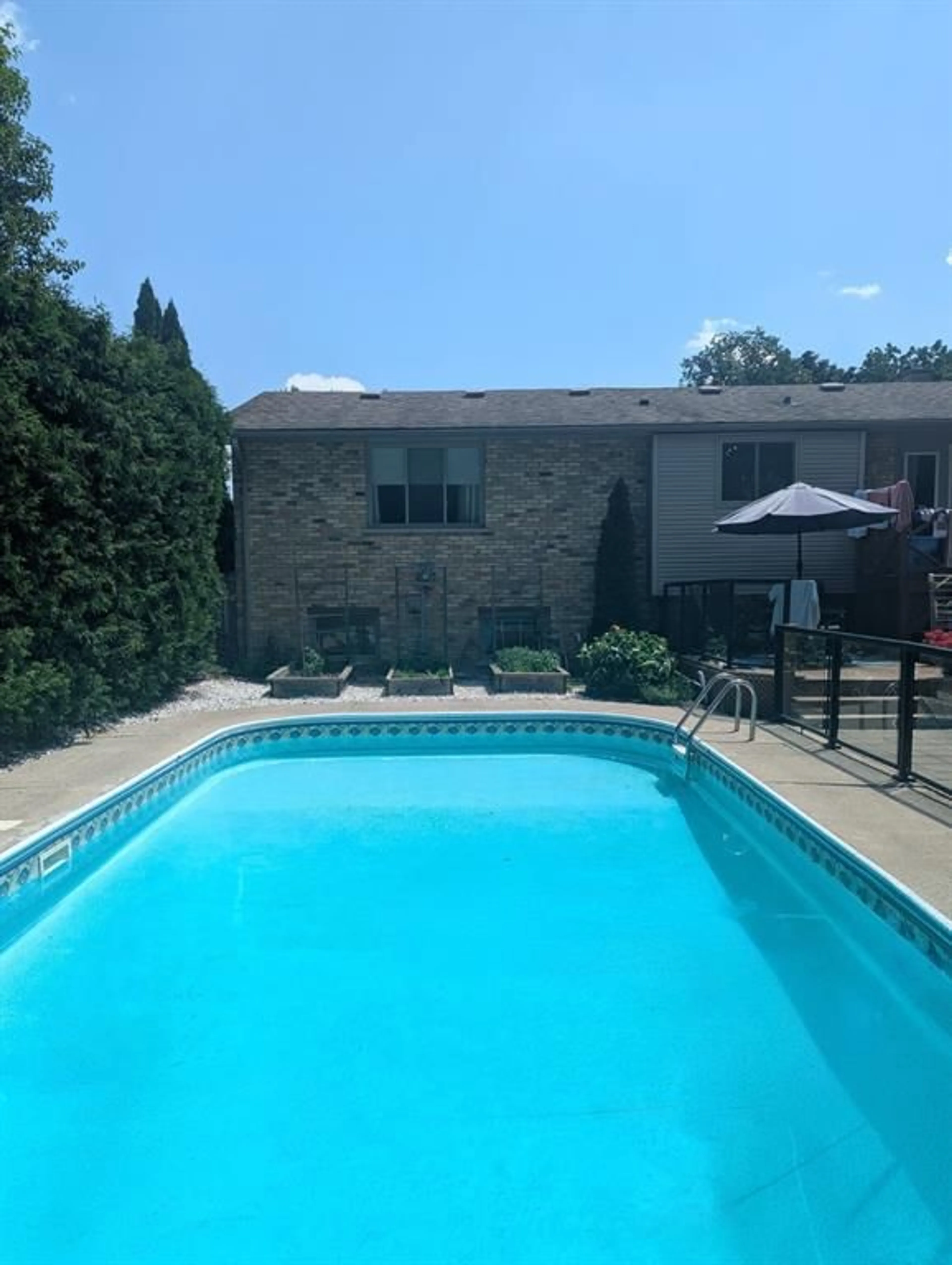 Pool for 768 Grenfell Dr, London Ontario N5X 2C7