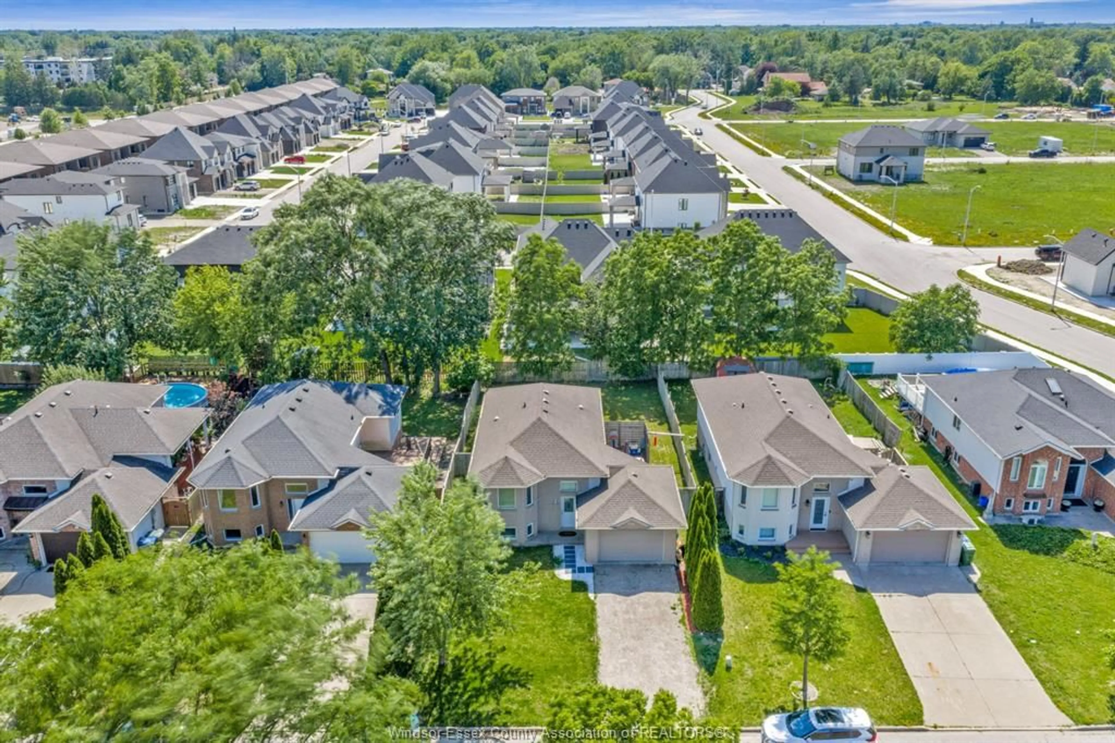 A pic from outside/outdoor area/front of a property/back of a property/a pic from drone, unknown for 3711 MAGUIRE, Windsor Ontario N9E 4V3