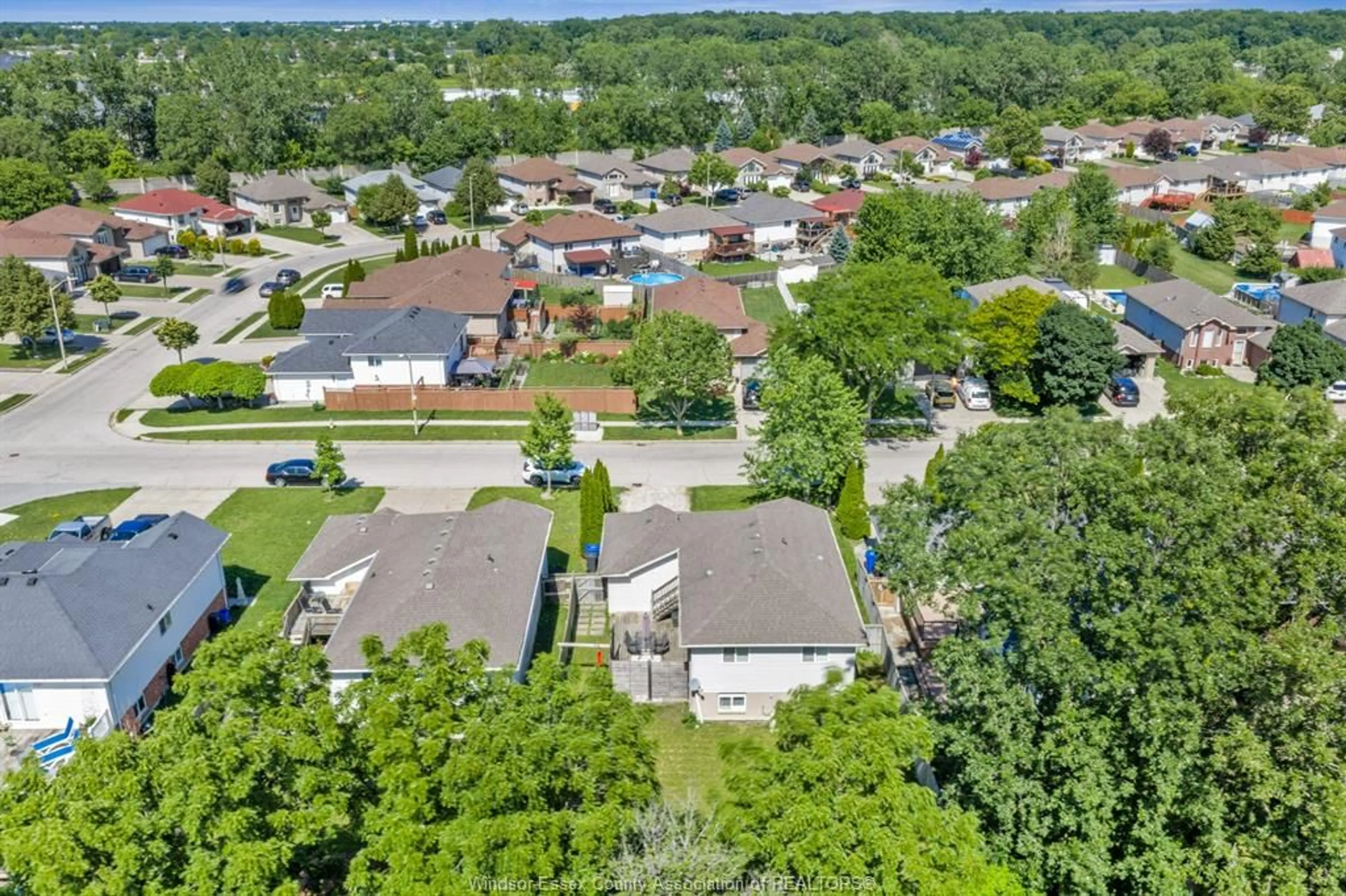 A pic from outside/outdoor area/front of a property/back of a property/a pic from drone, street for 3711 MAGUIRE, Windsor Ontario N9E 4V3