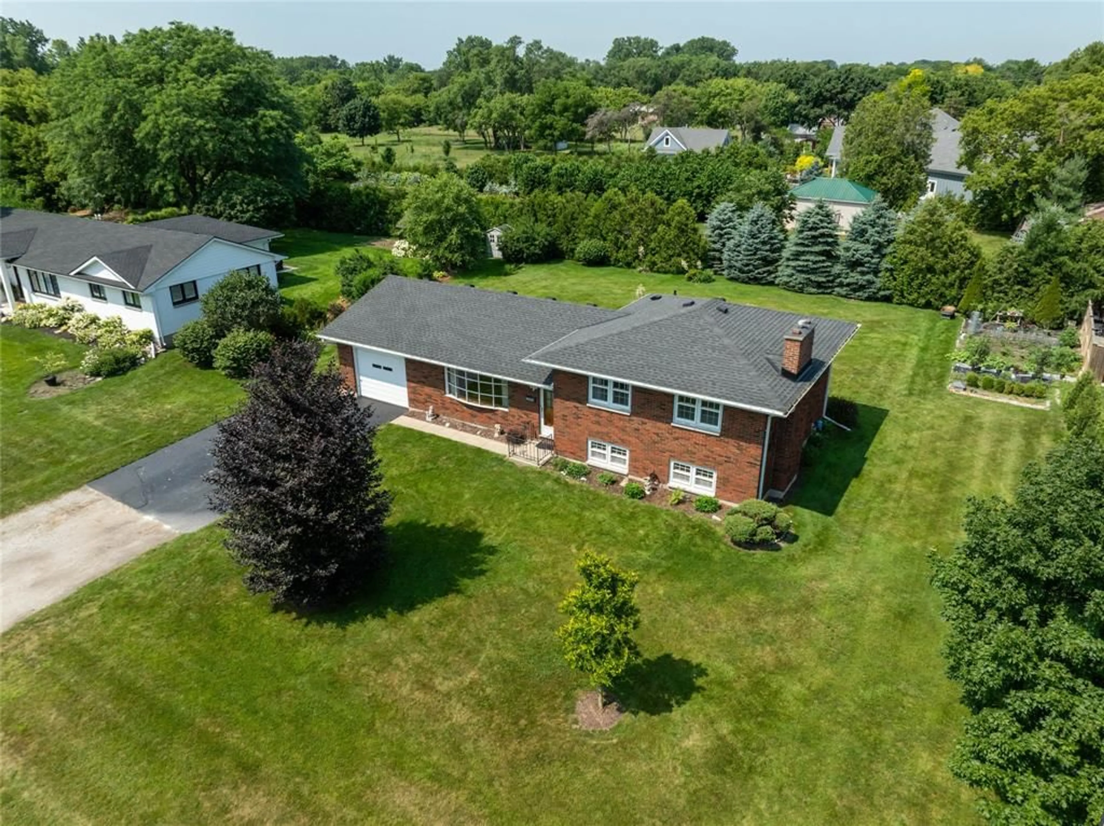 A pic from outside/outdoor area/front of a property/back of a property/a pic from drone, street for 1697 THURSTON Rd, Sarnia Ontario N7X 1A5