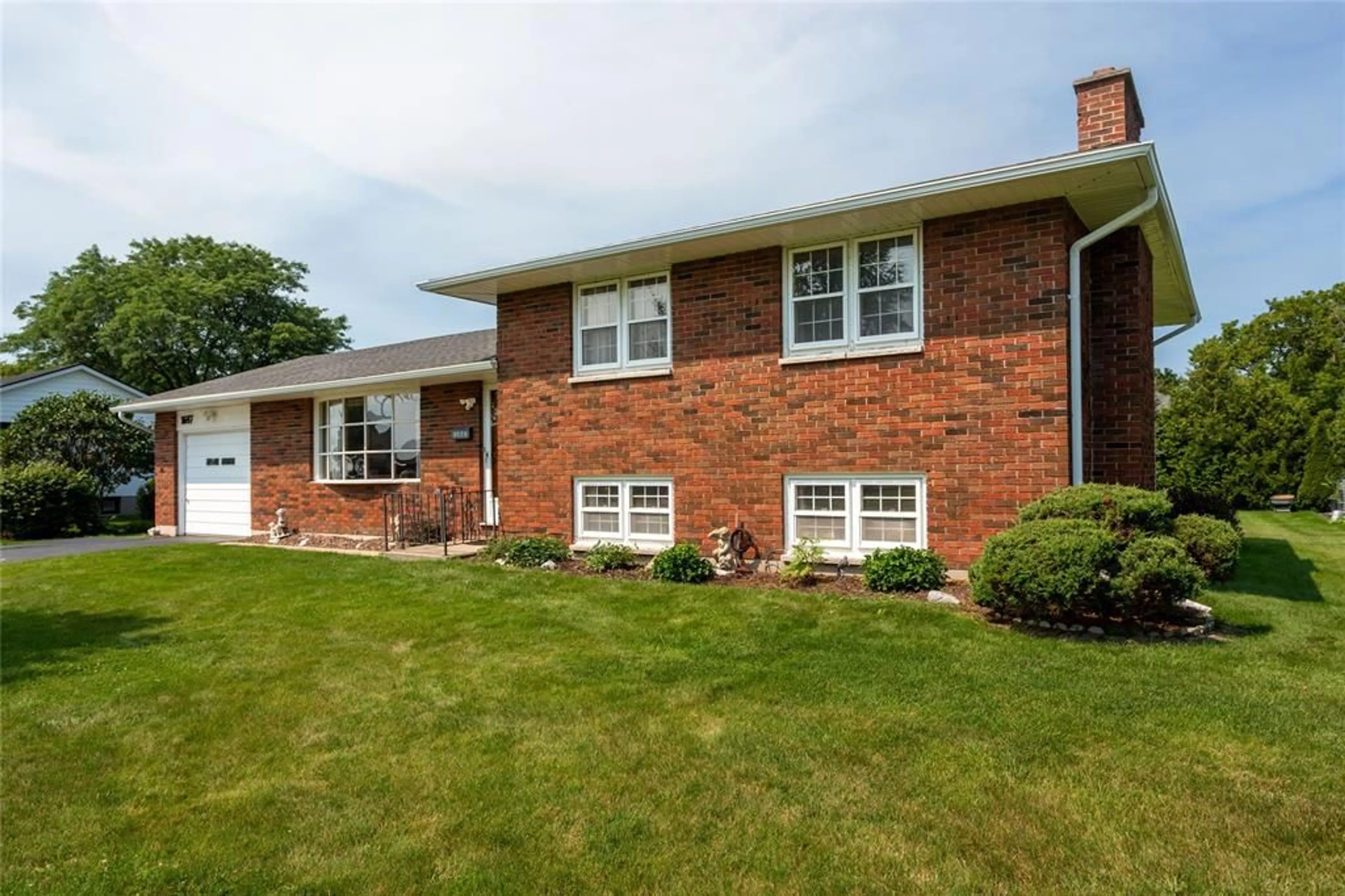 Home with brick exterior material, street for 1697 THURSTON Rd, Sarnia Ontario N7X 1A5