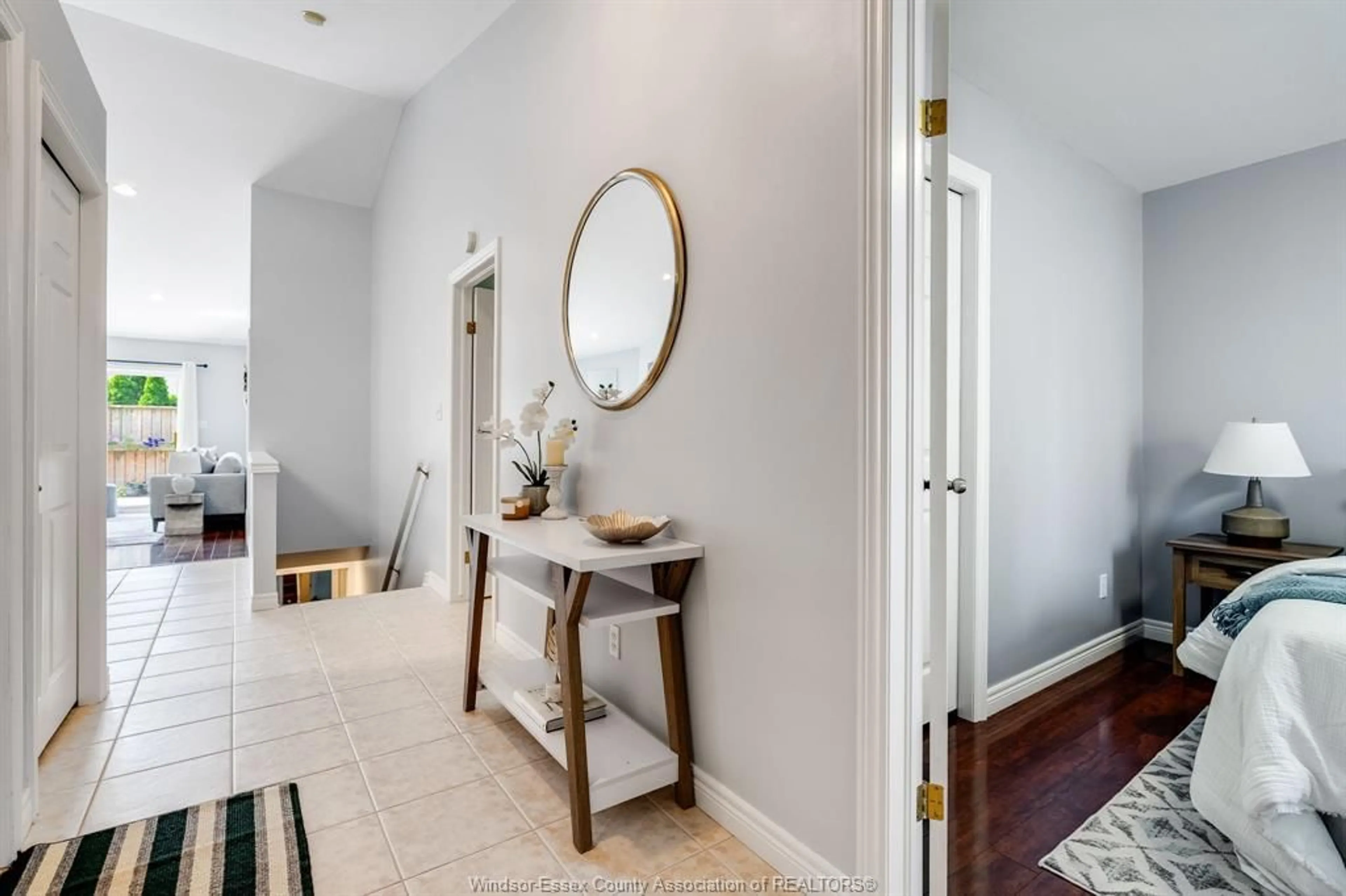 Indoor entryway for 11541 Cormorant St, Windsor Ontario N8P 1L7
