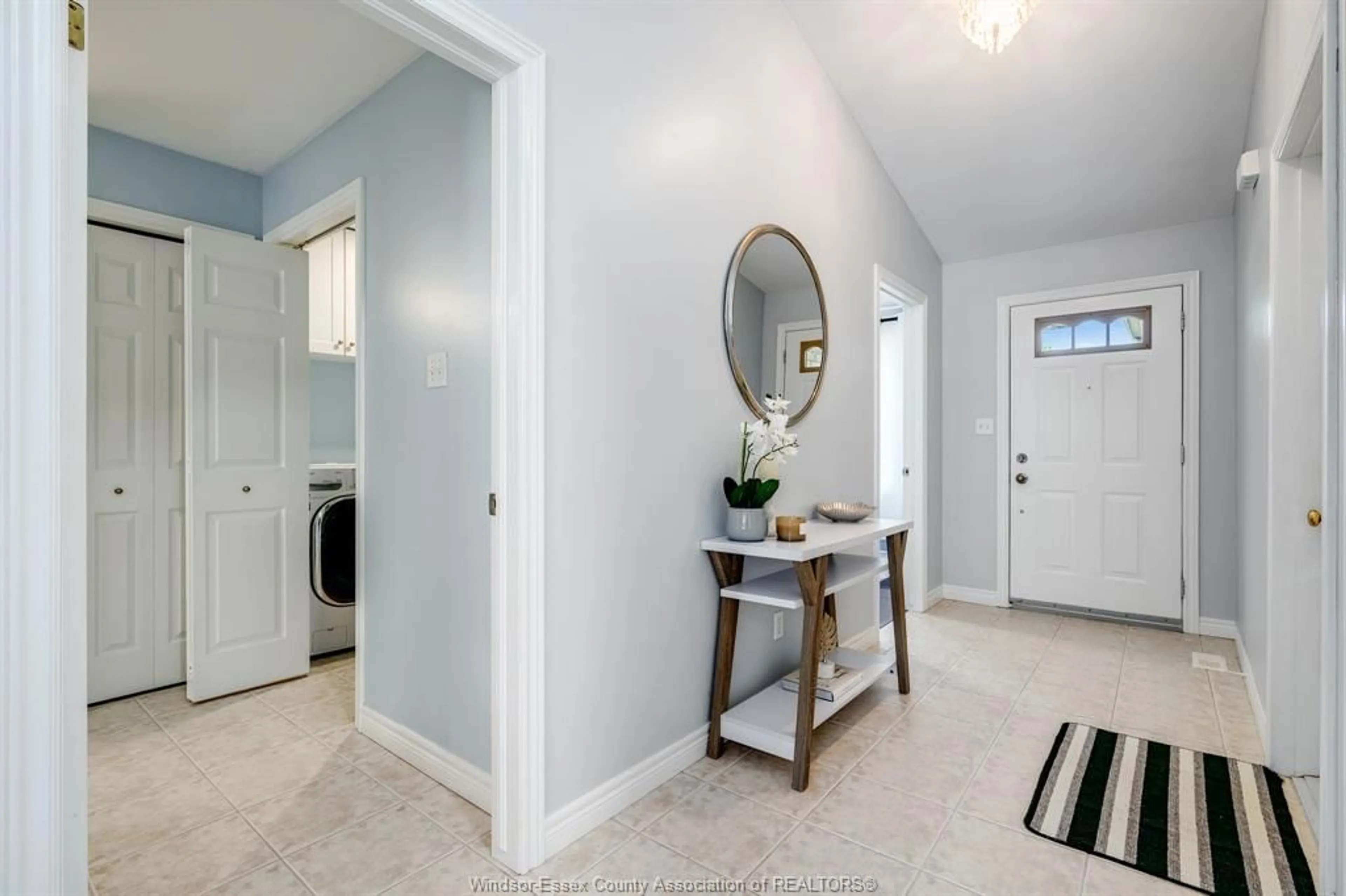 Indoor entryway for 11541 Cormorant St, Windsor Ontario N8P 1L7