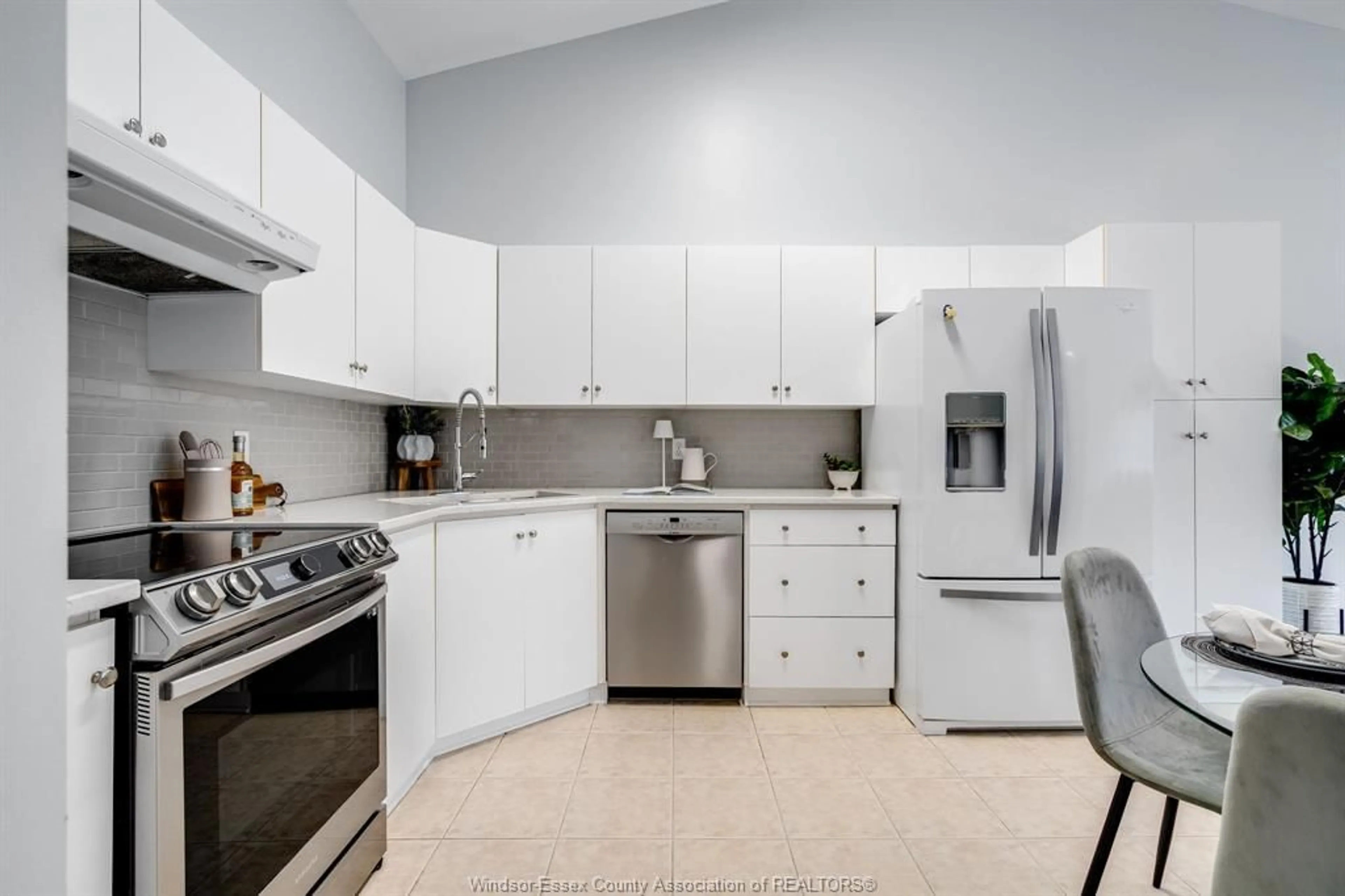 Standard kitchen, unknown for 11541 Cormorant St, Windsor Ontario N8P 1L7