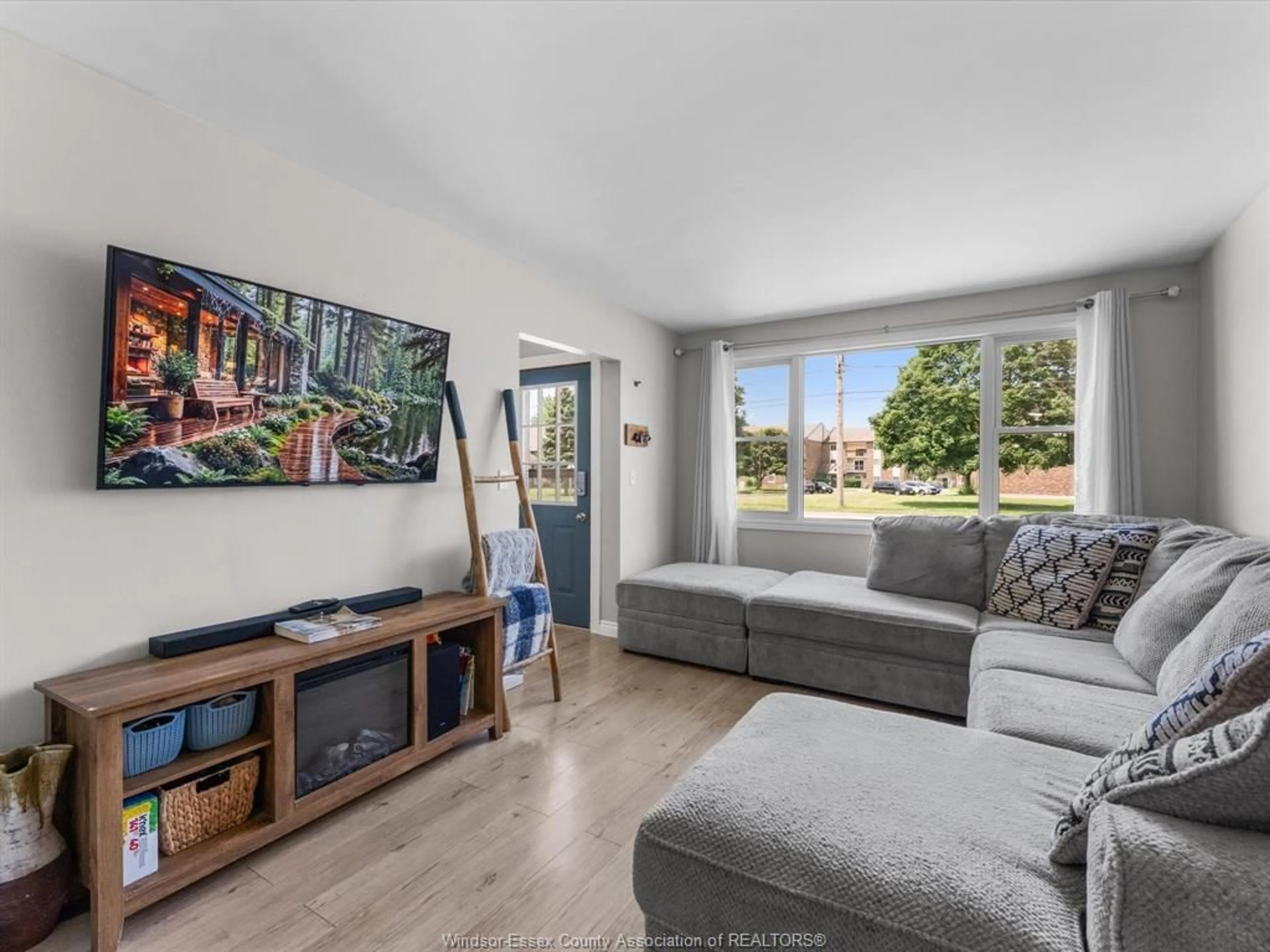 Living room with furniture, unknown for 129 Lansdowne Ave, Kingsville Ontario N9Y 1S4