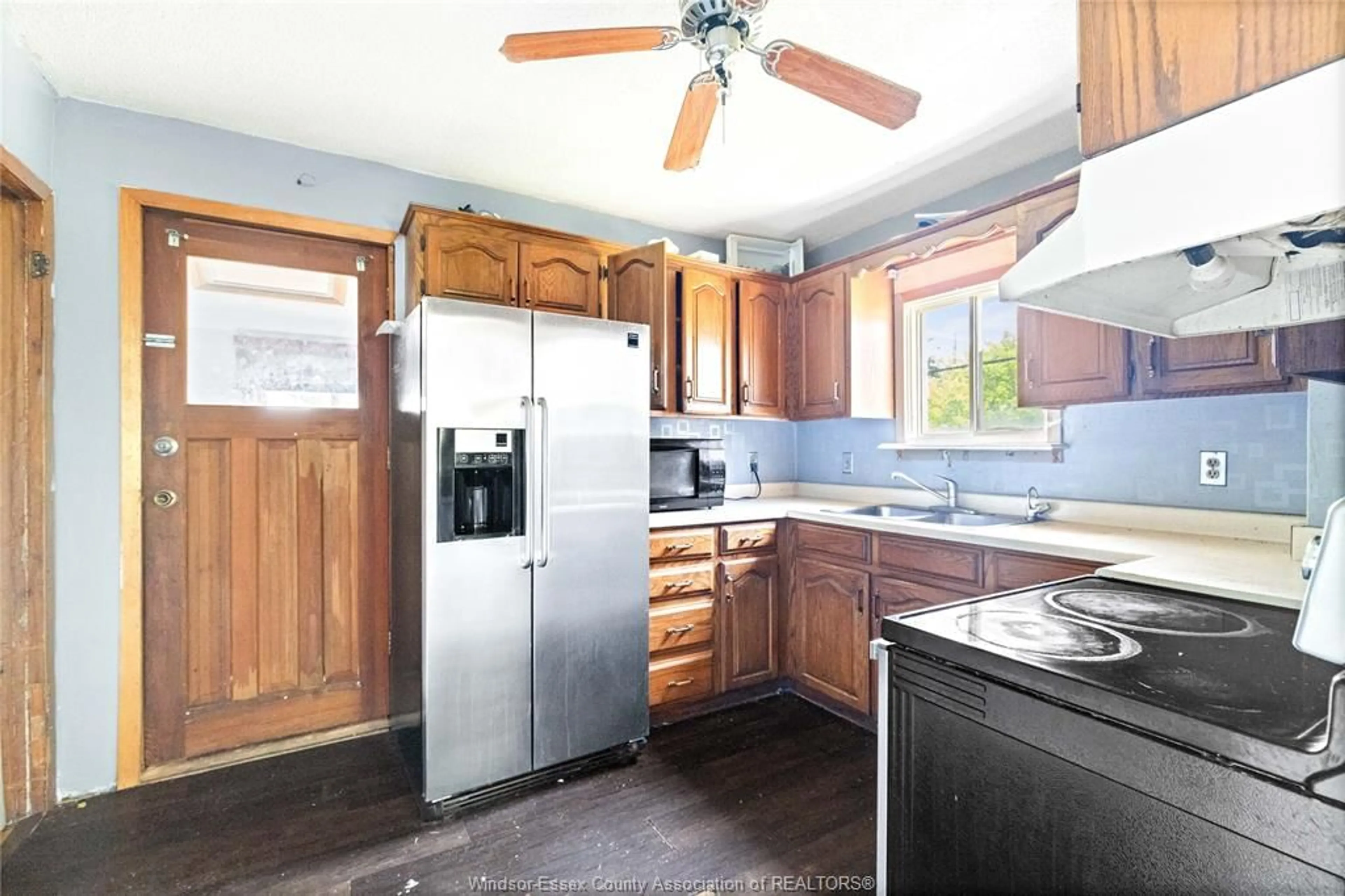 Standard kitchen, unknown for 1396 JANETTE, Windsor Ontario N8X 1Y8