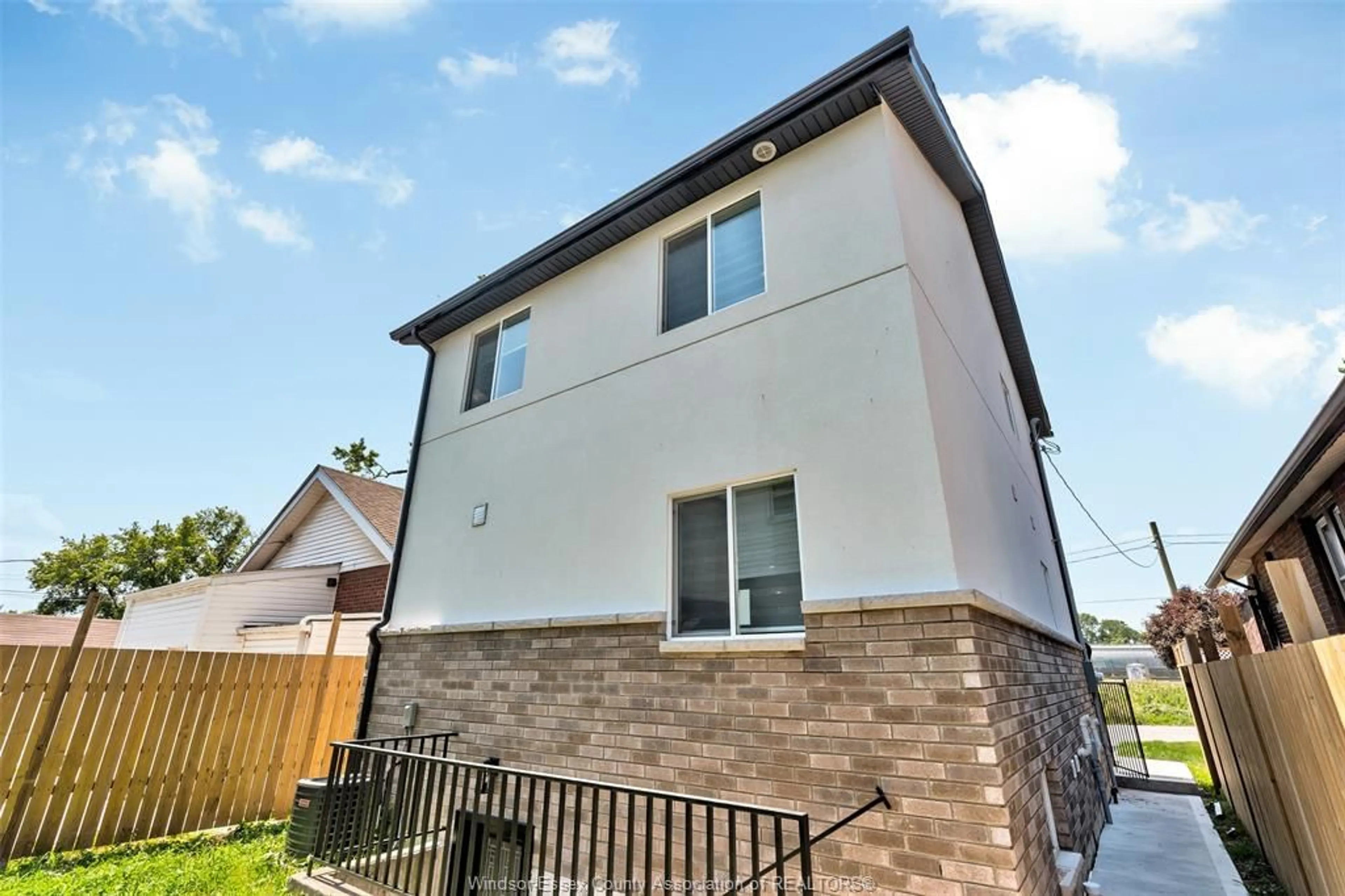 Unknown for 1156 WELLINGTON, Windsor Ontario N9A 5K1