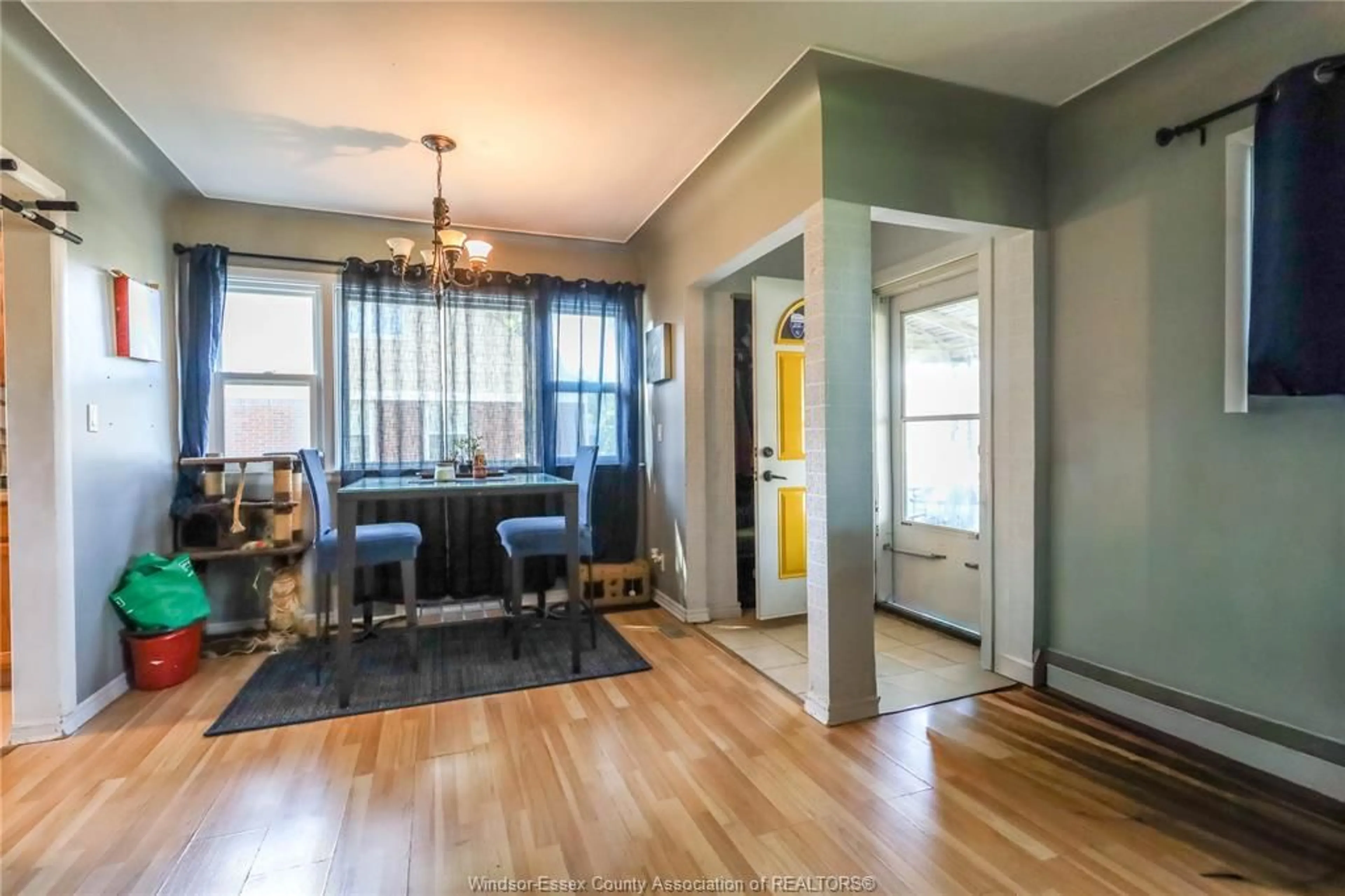Indoor entryway for 3124 BRUCE Ave, Windsor Ontario N9E 1W5