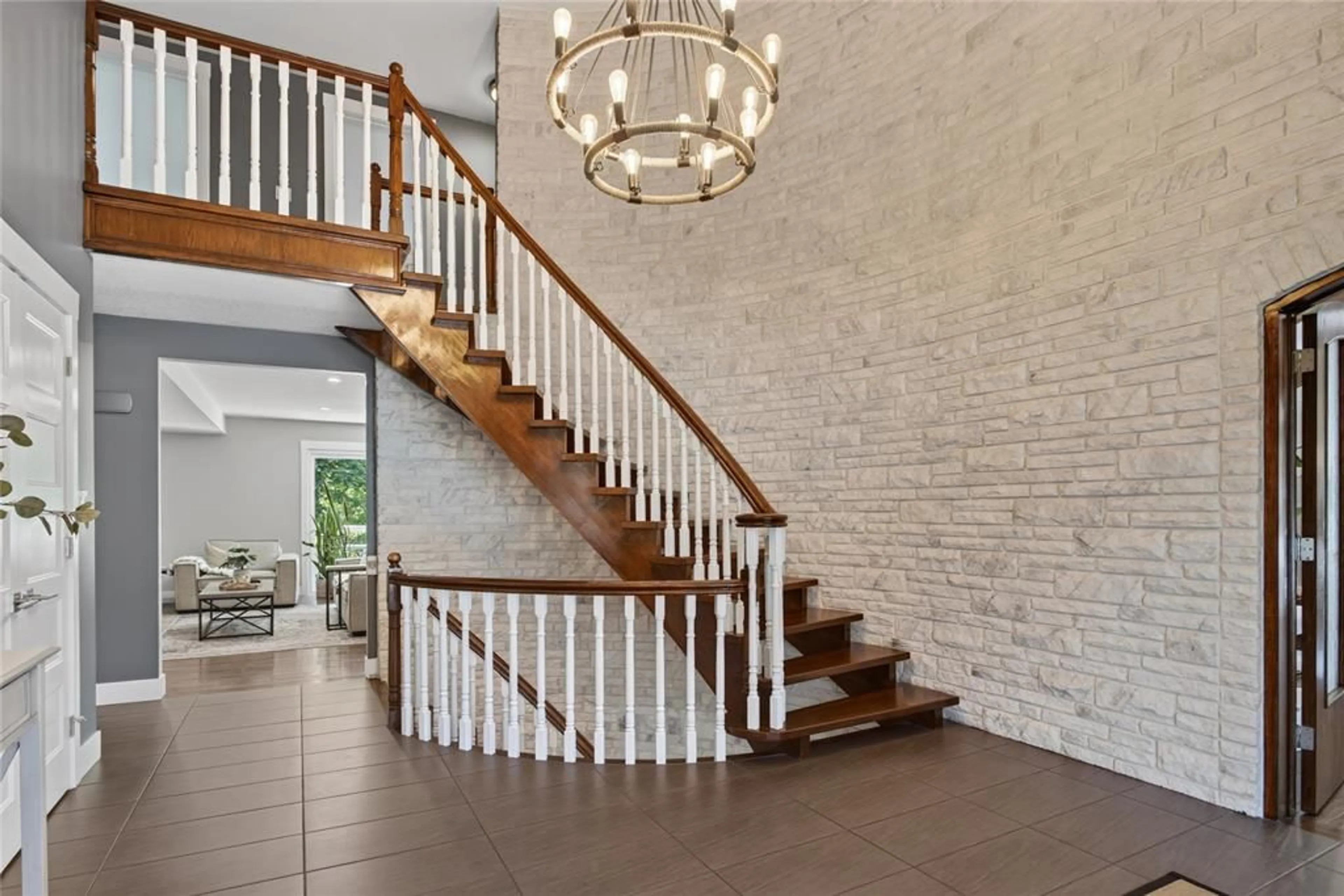 Indoor foyer for 1727 MATER Dr, Sarnia Ontario N7S 3S4