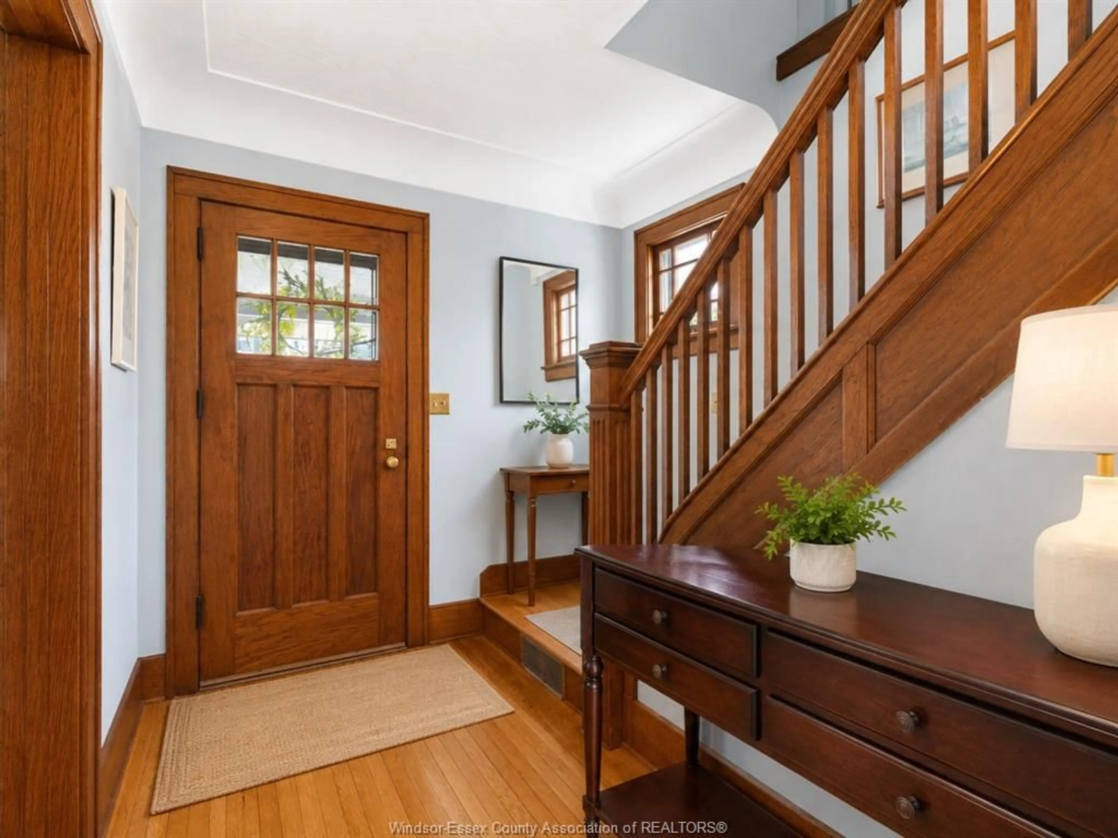 Indoor entryway for 2306 LINCOLN Rd, Windsor Ontario N8W 2R5