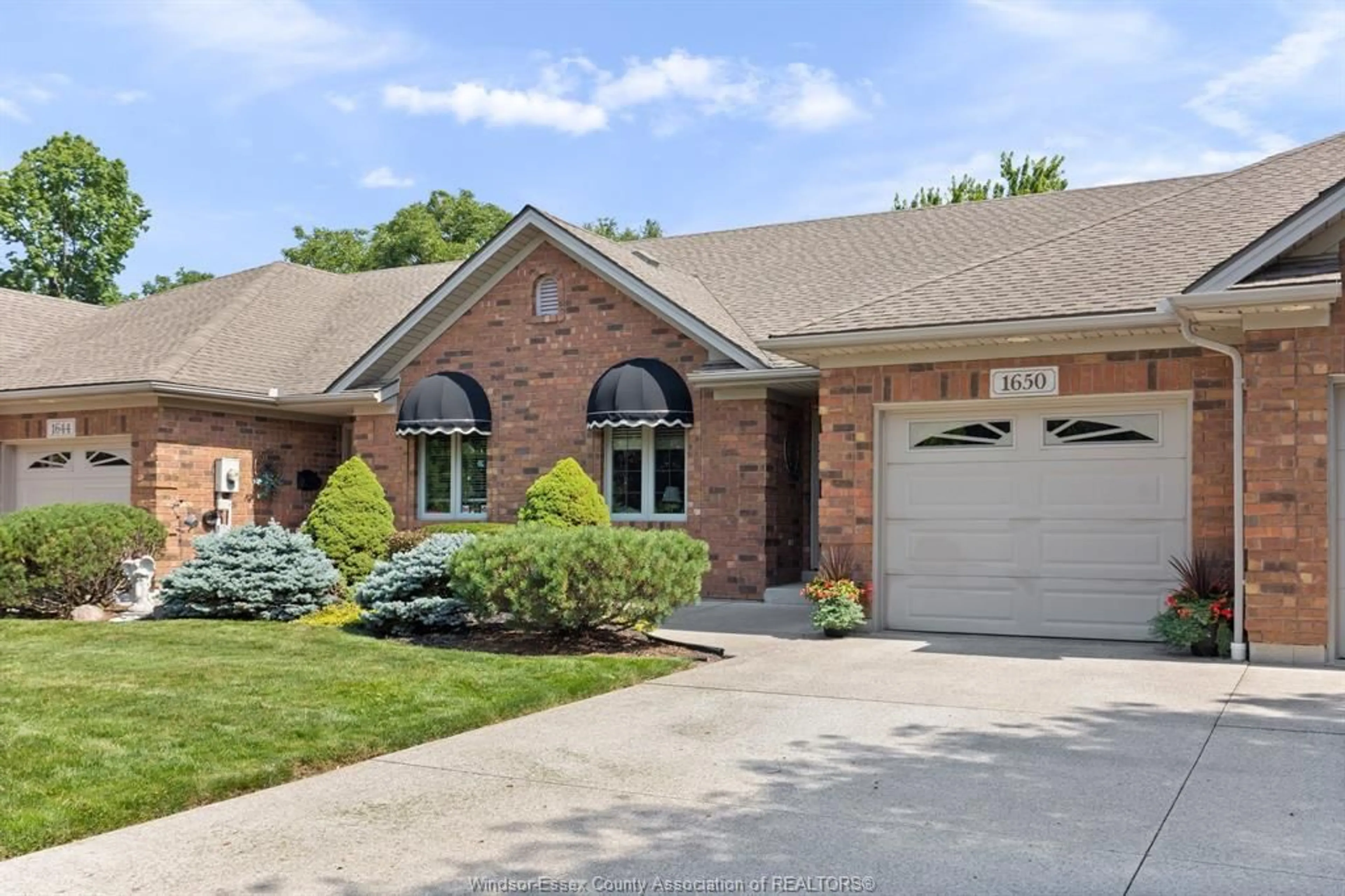 Home with brick exterior material, street for 1650 NAPLES Cres, LaSalle Ontario N9J 3Y9