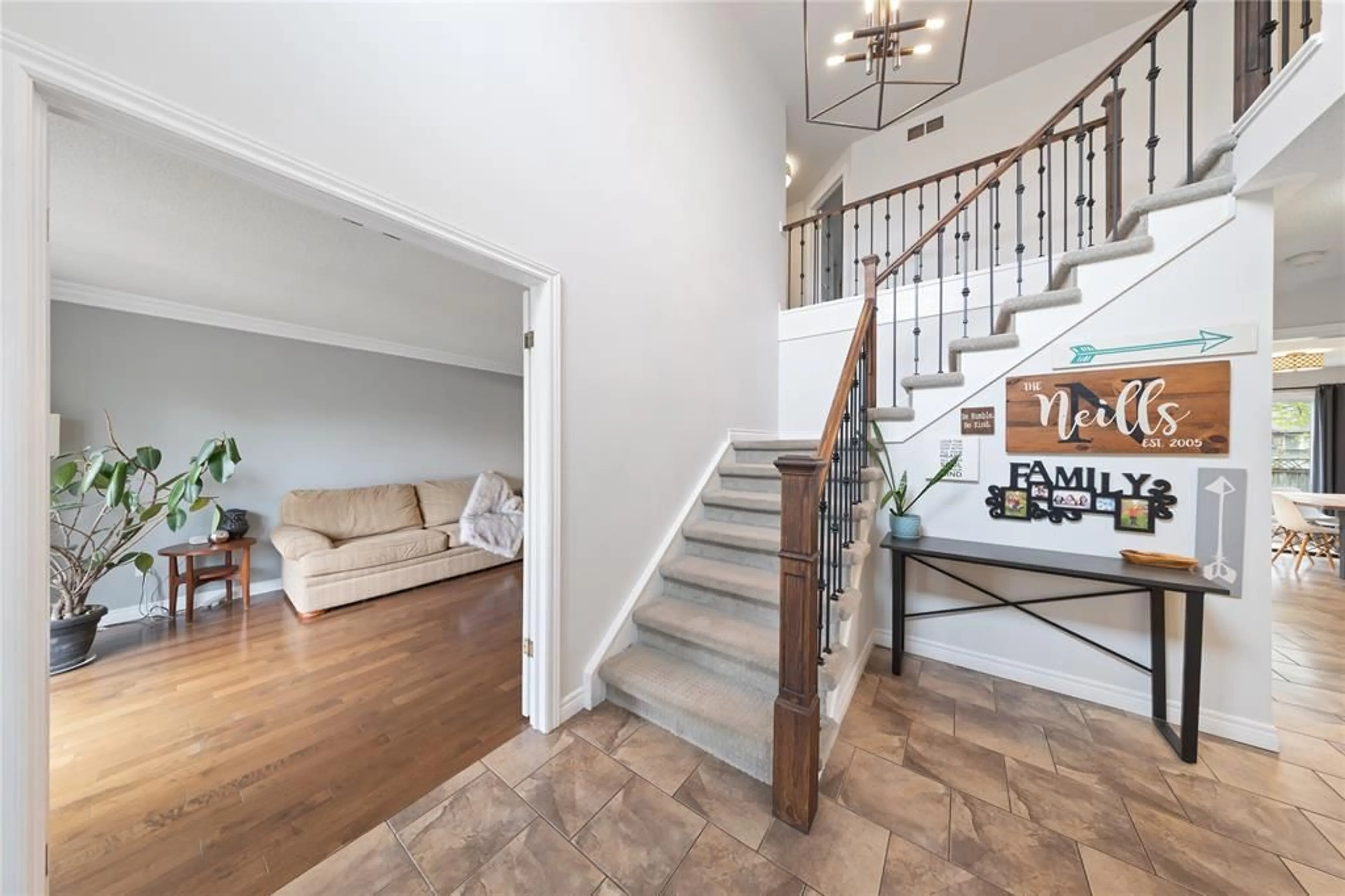 Indoor entryway for 3020 MAIDSTONE Cres, Sarnia Ontario N0N 1C0