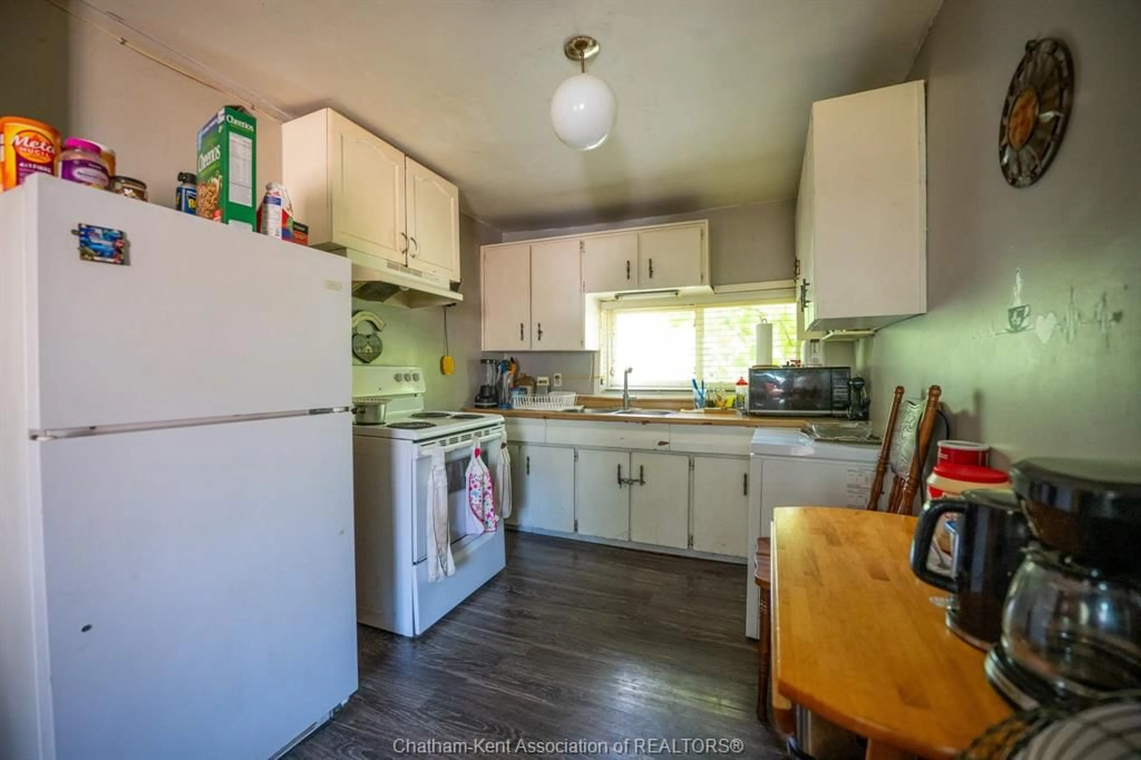 Standard kitchen, unknown for 34 CAMPBELL St, Chatham Ontario N7L 5C5