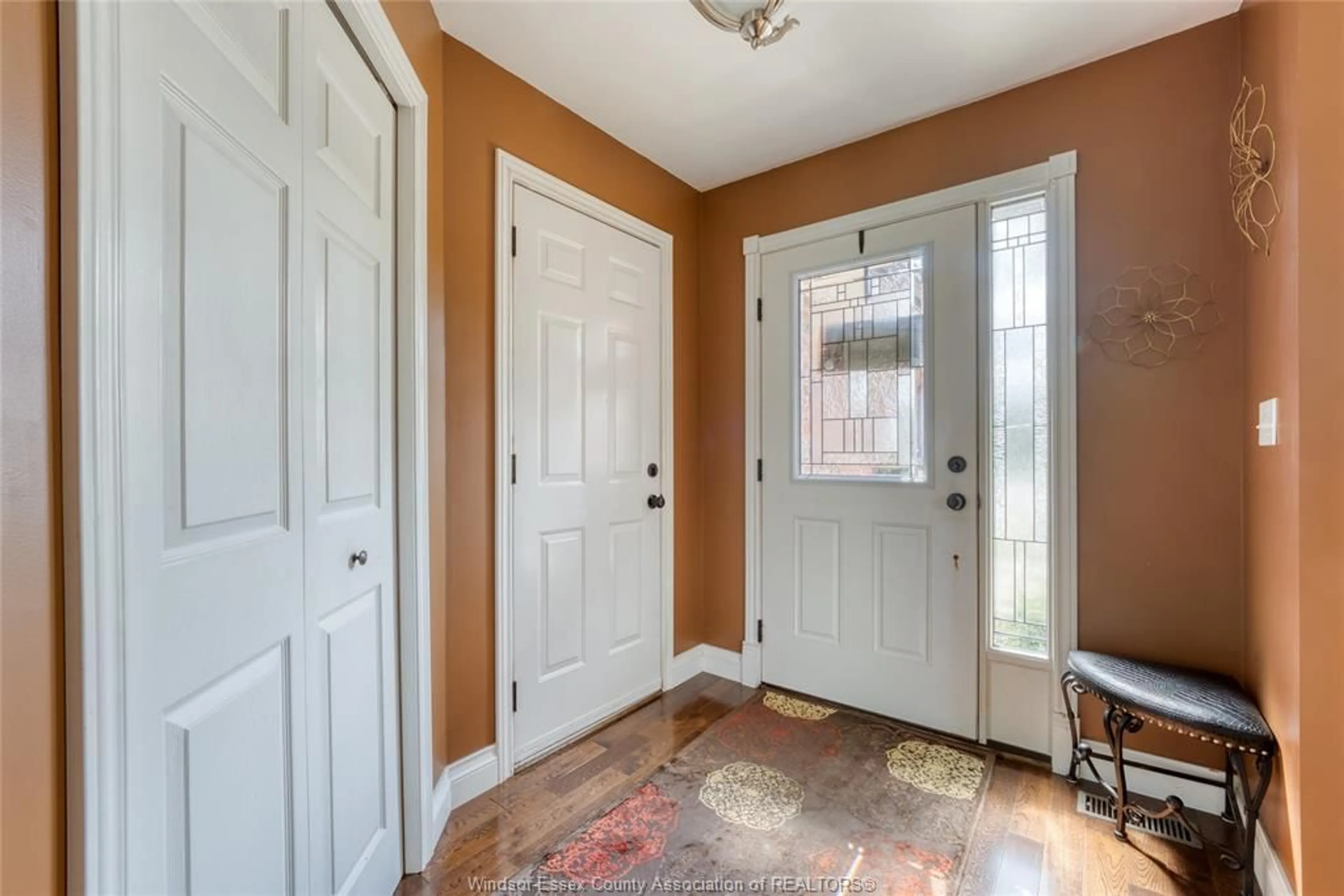 Indoor entryway for 113 BEACH Crt, Stoney Point Ontario N0R 1N0