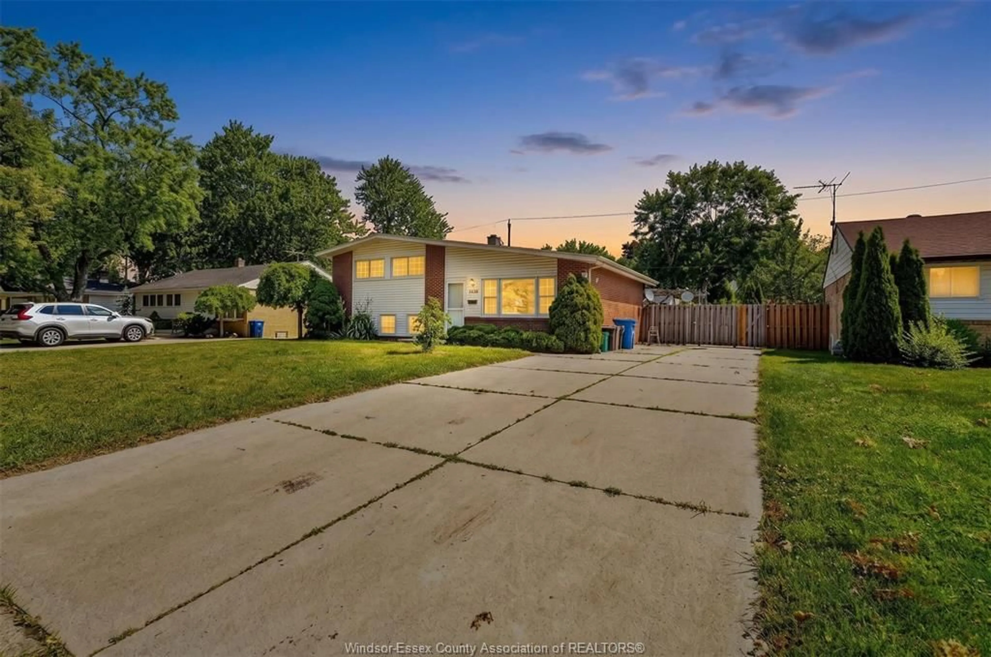 A pic from outside/outdoor area/front of a property/back of a property/a pic from drone, street for 3436 Glenwood Drive Ave, Windsor Ontario N9E 2Y5