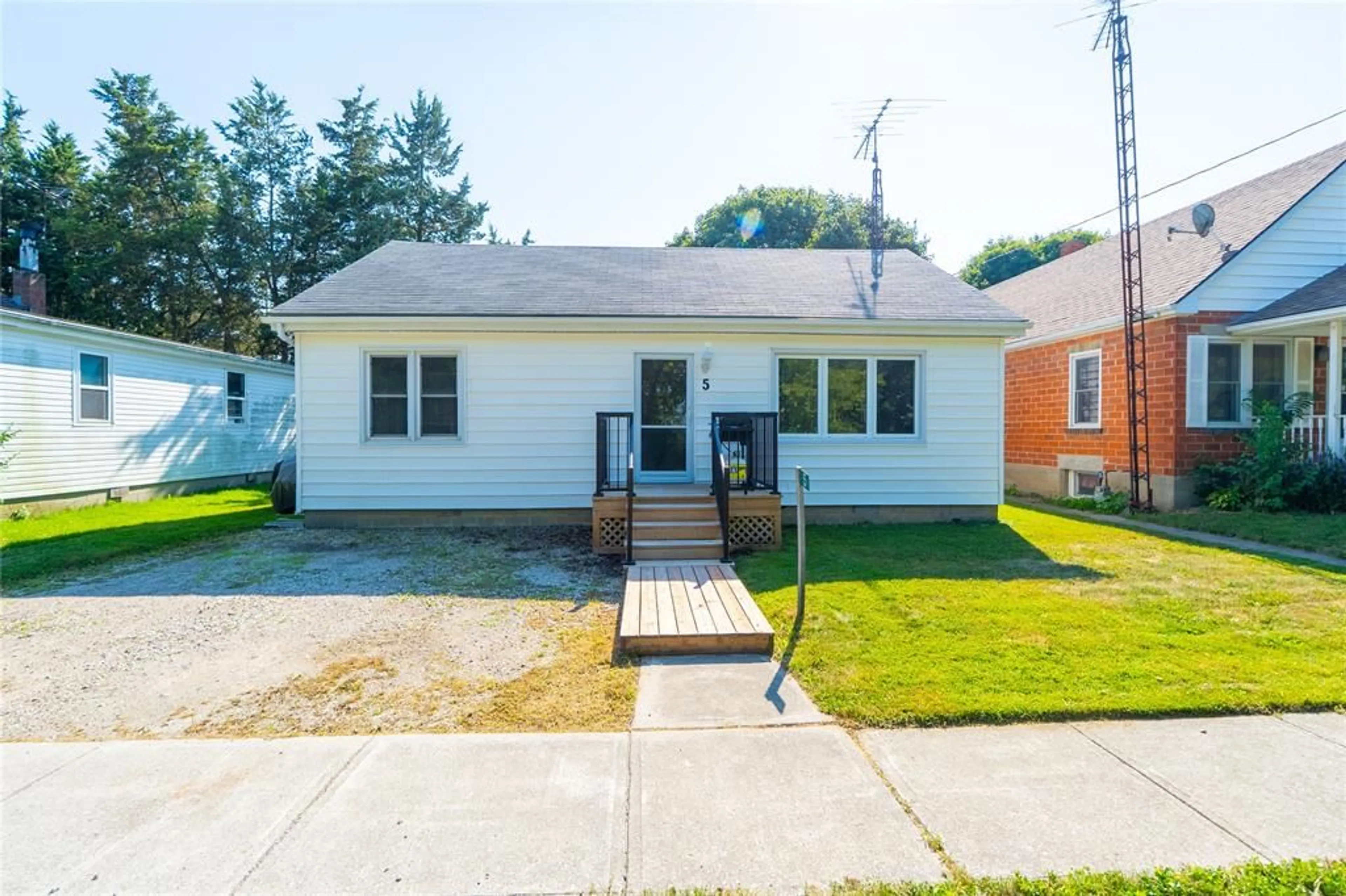 A pic from outside/outdoor area/front of a property/back of a property/a pic from drone, street for 5 Bank St, Tupperville Ontario N0P 2H0