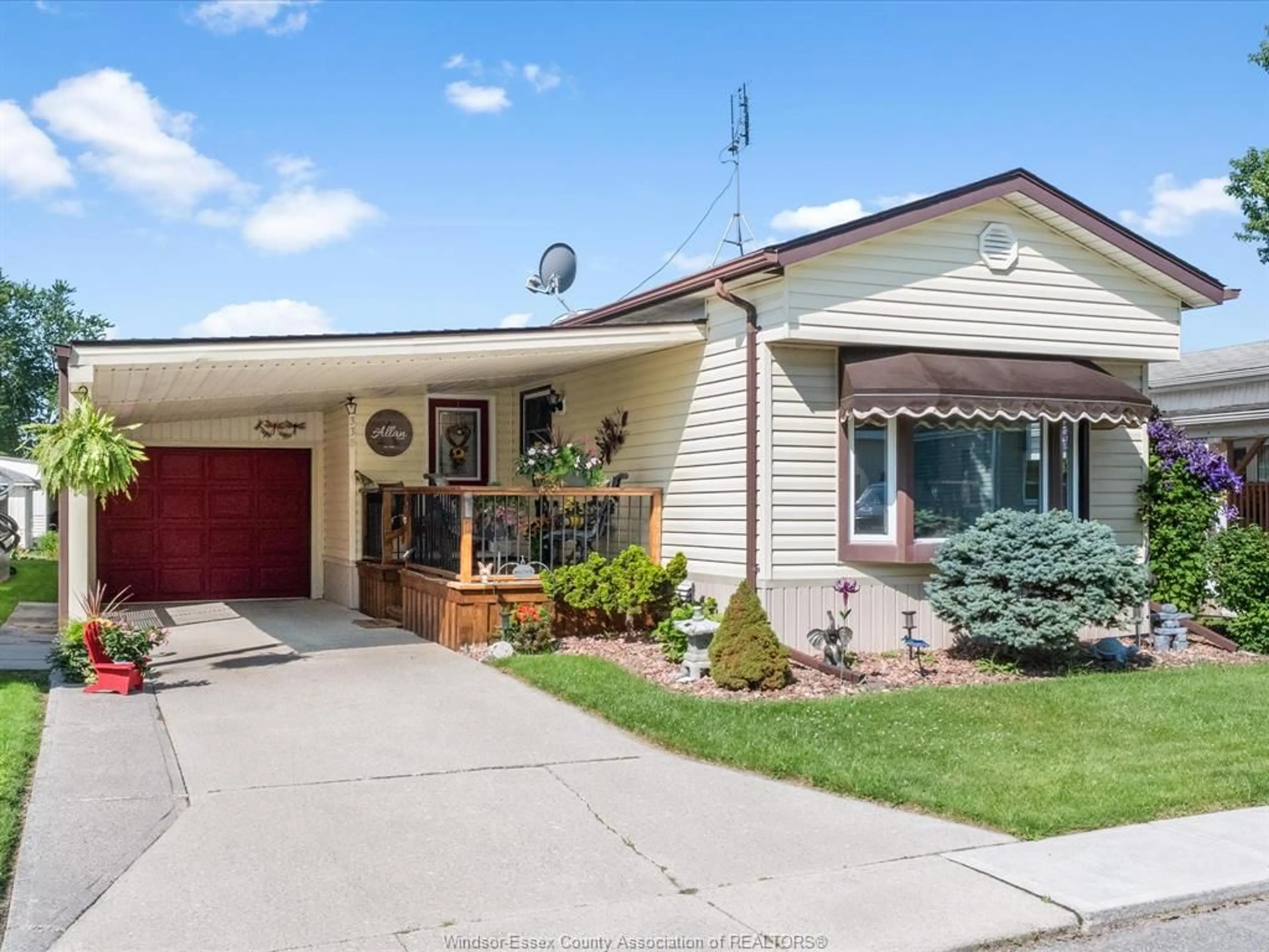 Home with vinyl exterior material, street for 338 DREW Dr, Essex Ontario N8M 3A2