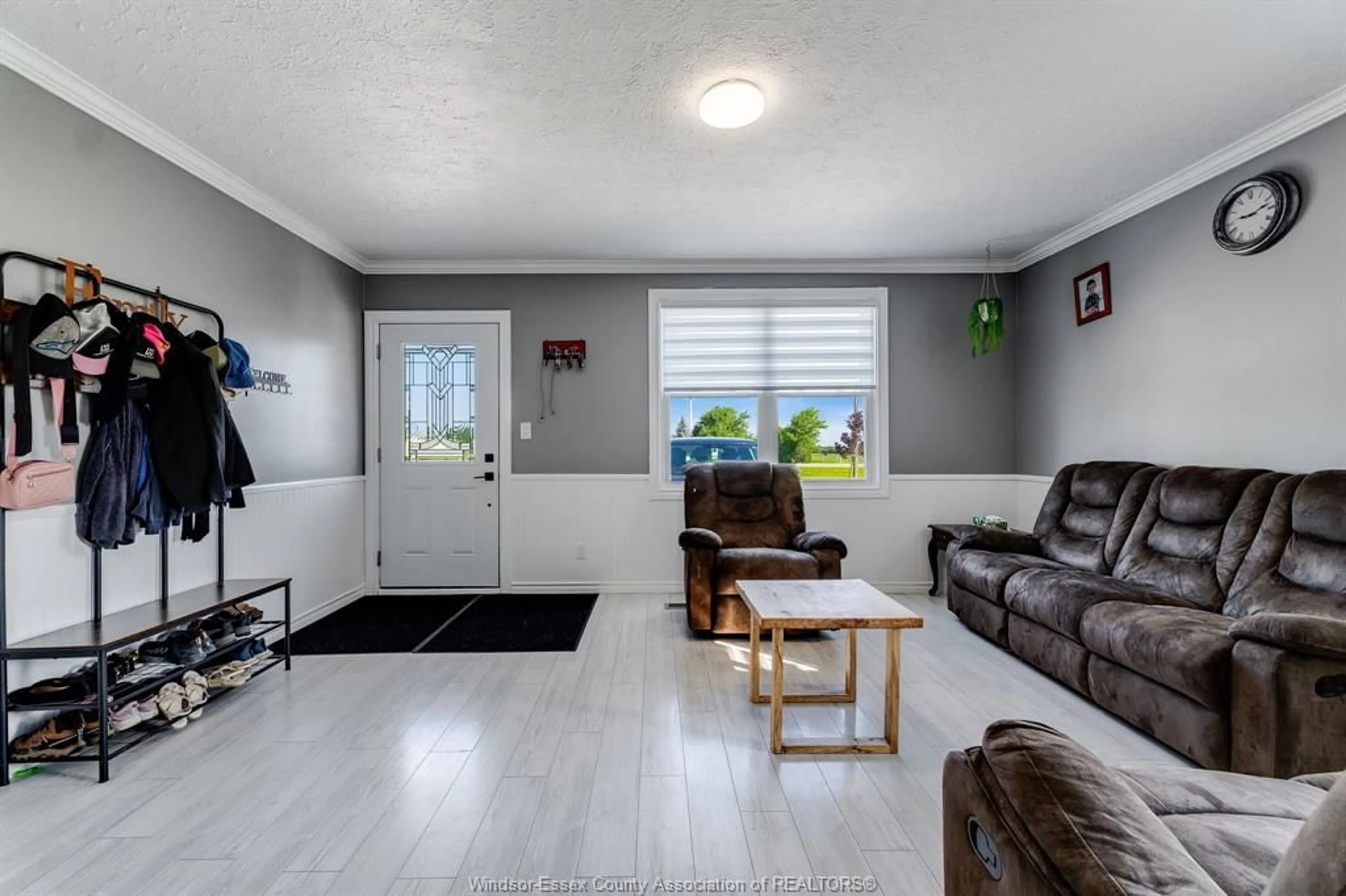 Living room with furniture, unknown for 6550 MIDDLE LINE, South Buxton Ontario N0P 1W0