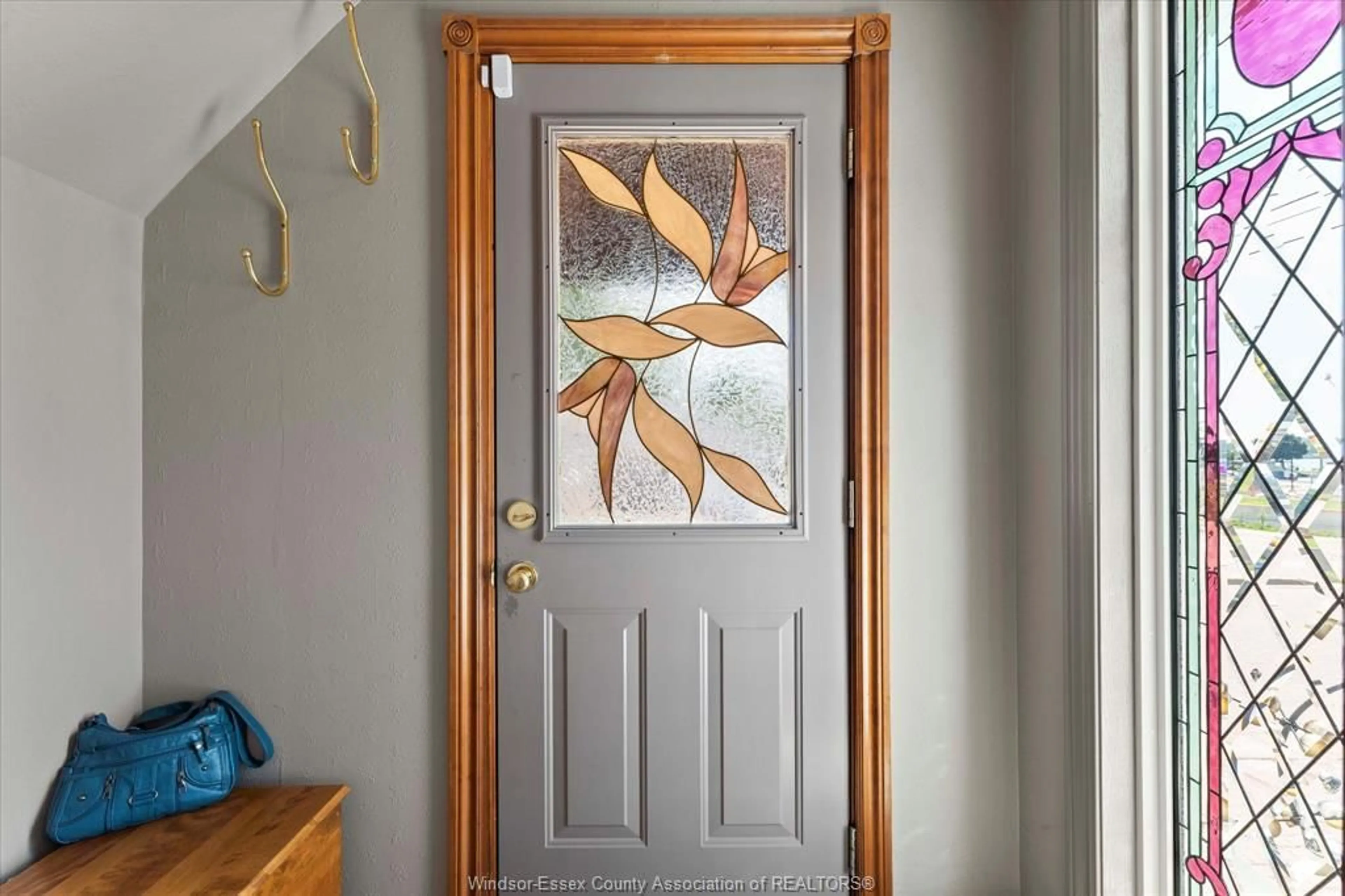 Indoor entryway for 74 GORE St, Amherstburg Ontario N9V 1K4