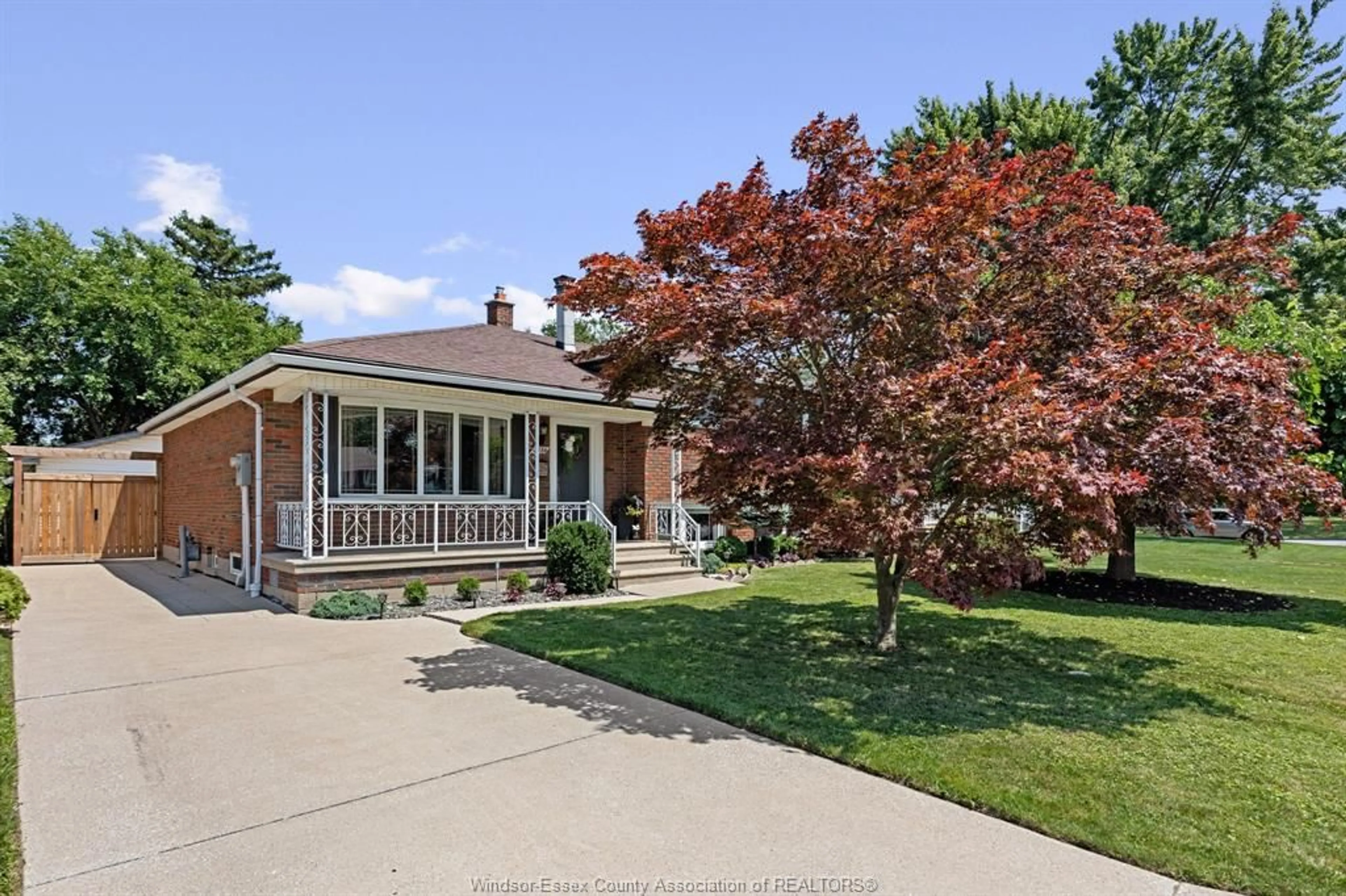 A pic from outside/outdoor area/front of a property/back of a property/a pic from drone, street for 2584 RIVARD AVE, Windsor Ontario N8T 2H3