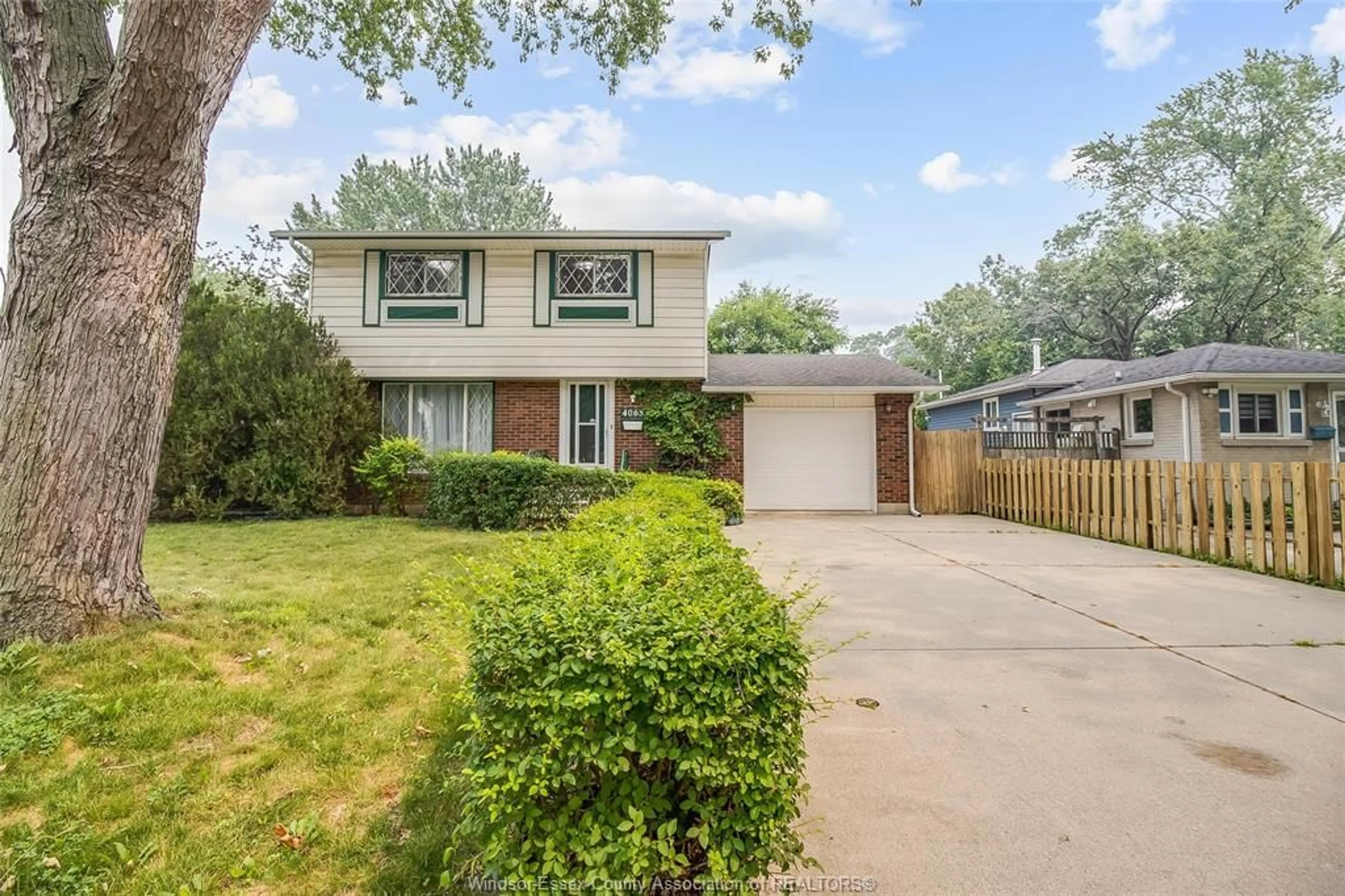 Unknown for 4065 WHITNEY, Windsor Ontario N9C 2C7