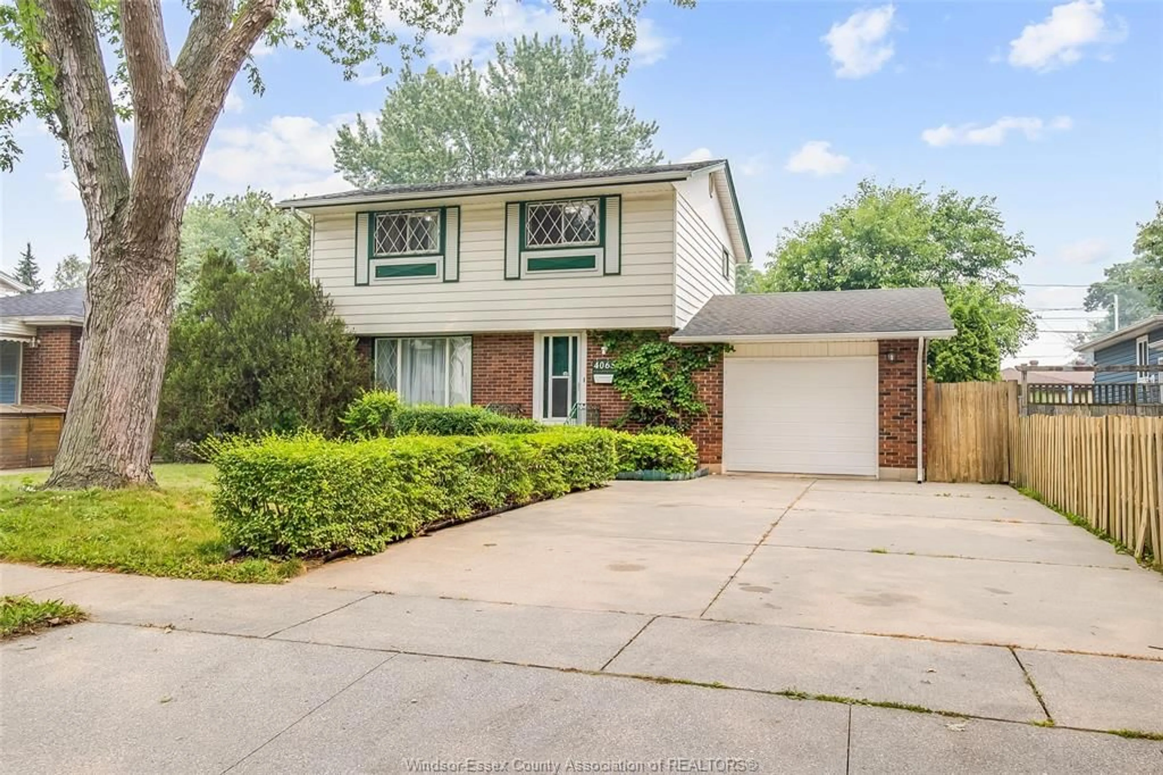 Home with brick exterior material, street for 4065 WHITNEY, Windsor Ontario N9C 2C7