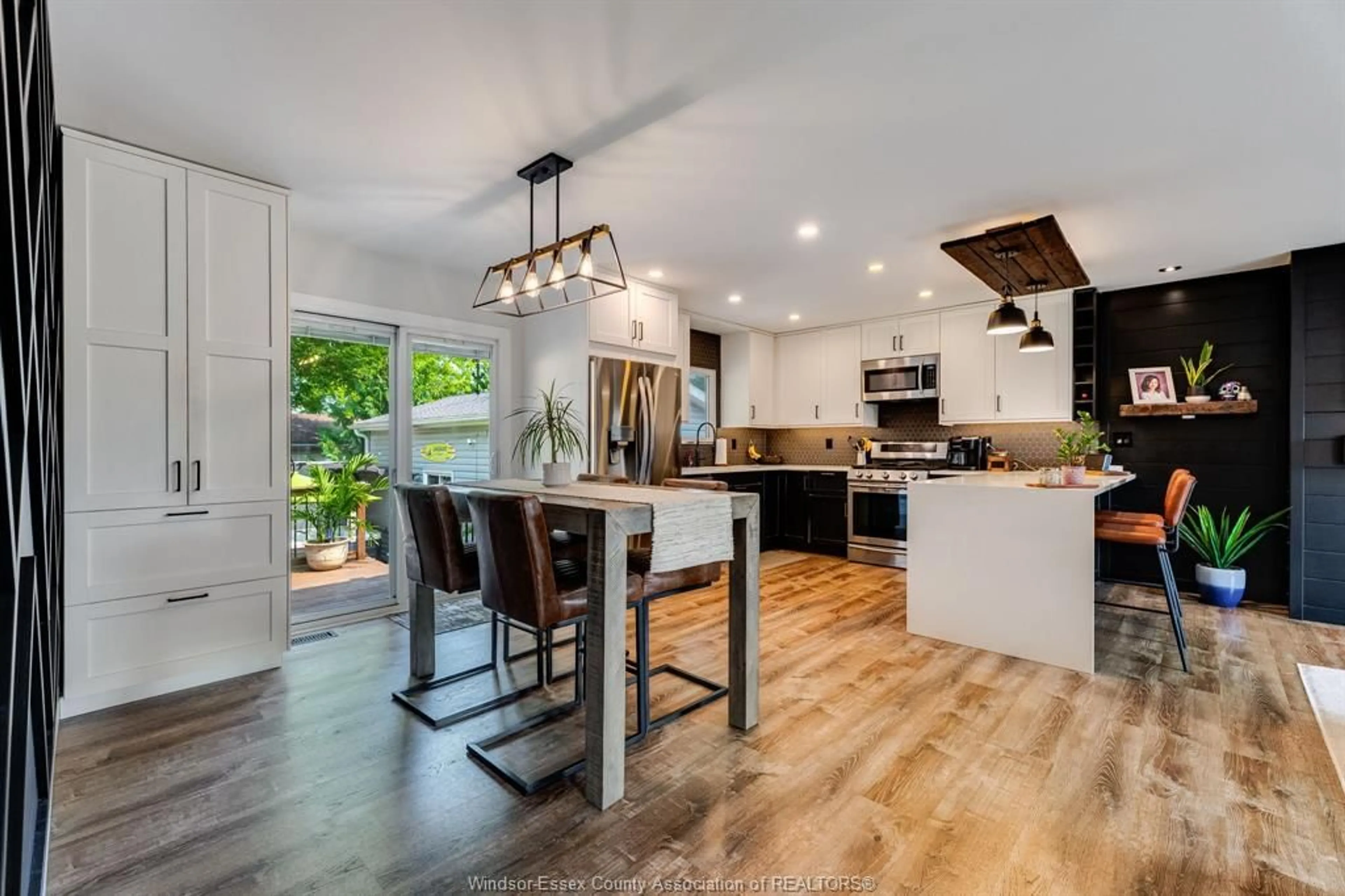 Open concept kitchen, unknown for 2 Kingsway Crt, Essex Ontario N8M 3C2