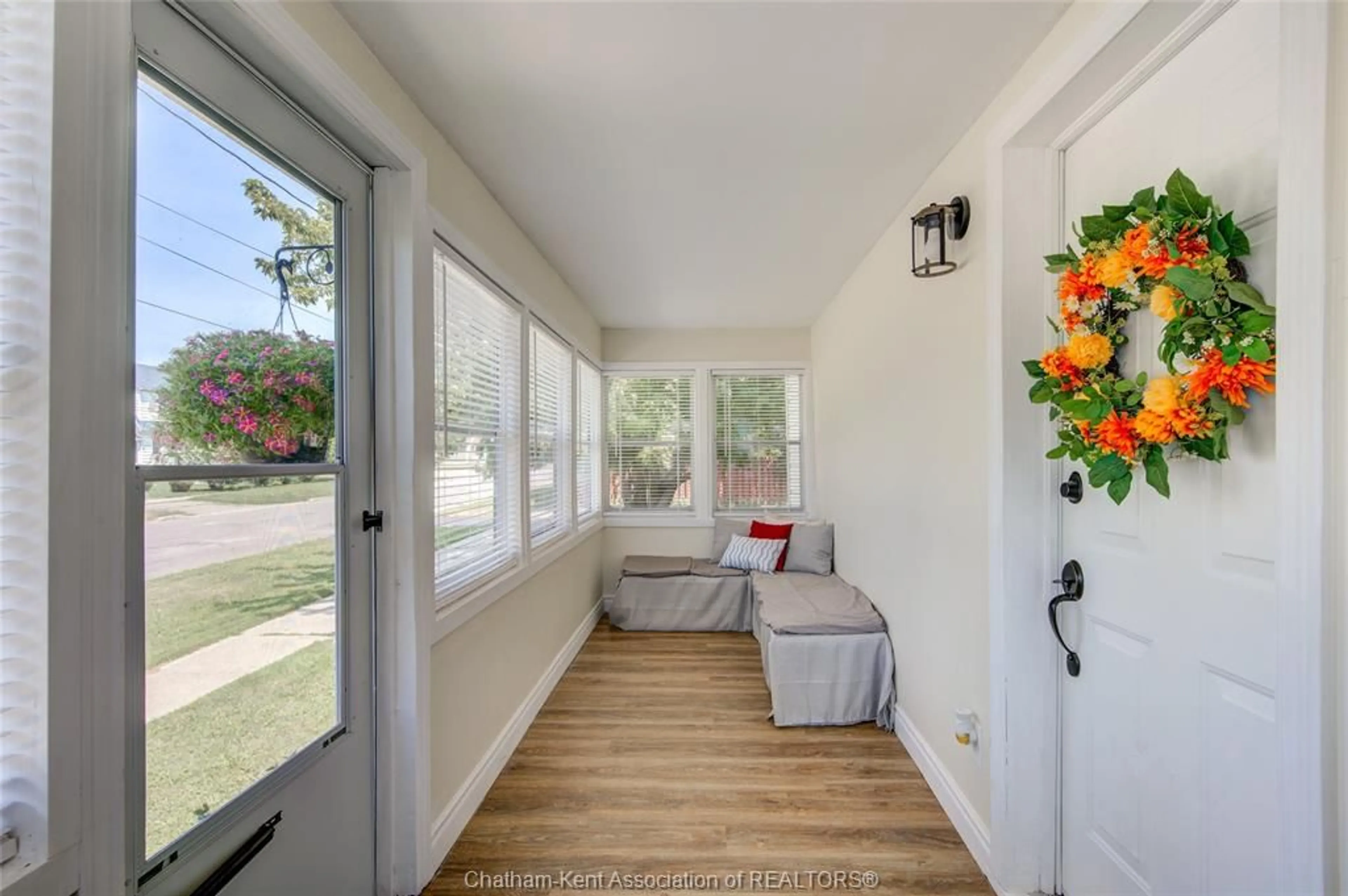 Indoor entryway for 461 Selkirk St, Wallaceburg Ontario N8A 3X9