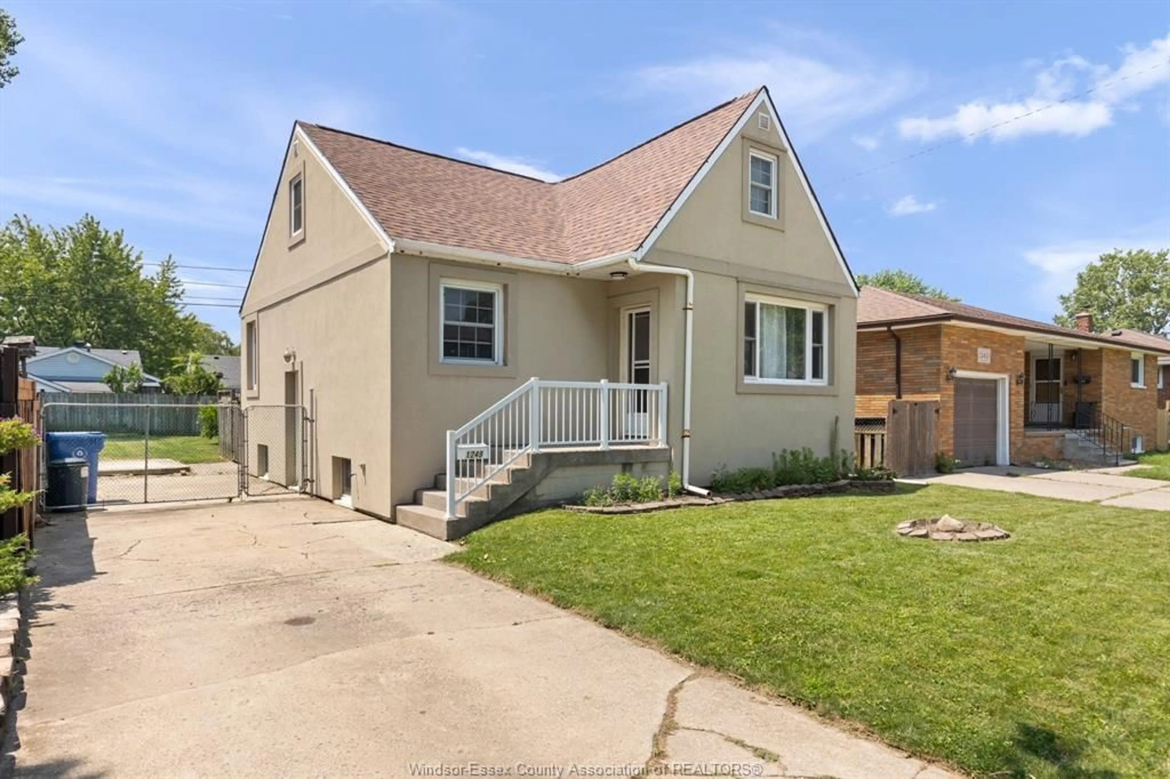 Home with vinyl exterior material, street for 1249 WESTCOTT, Windsor Ontario N8Y 4B9