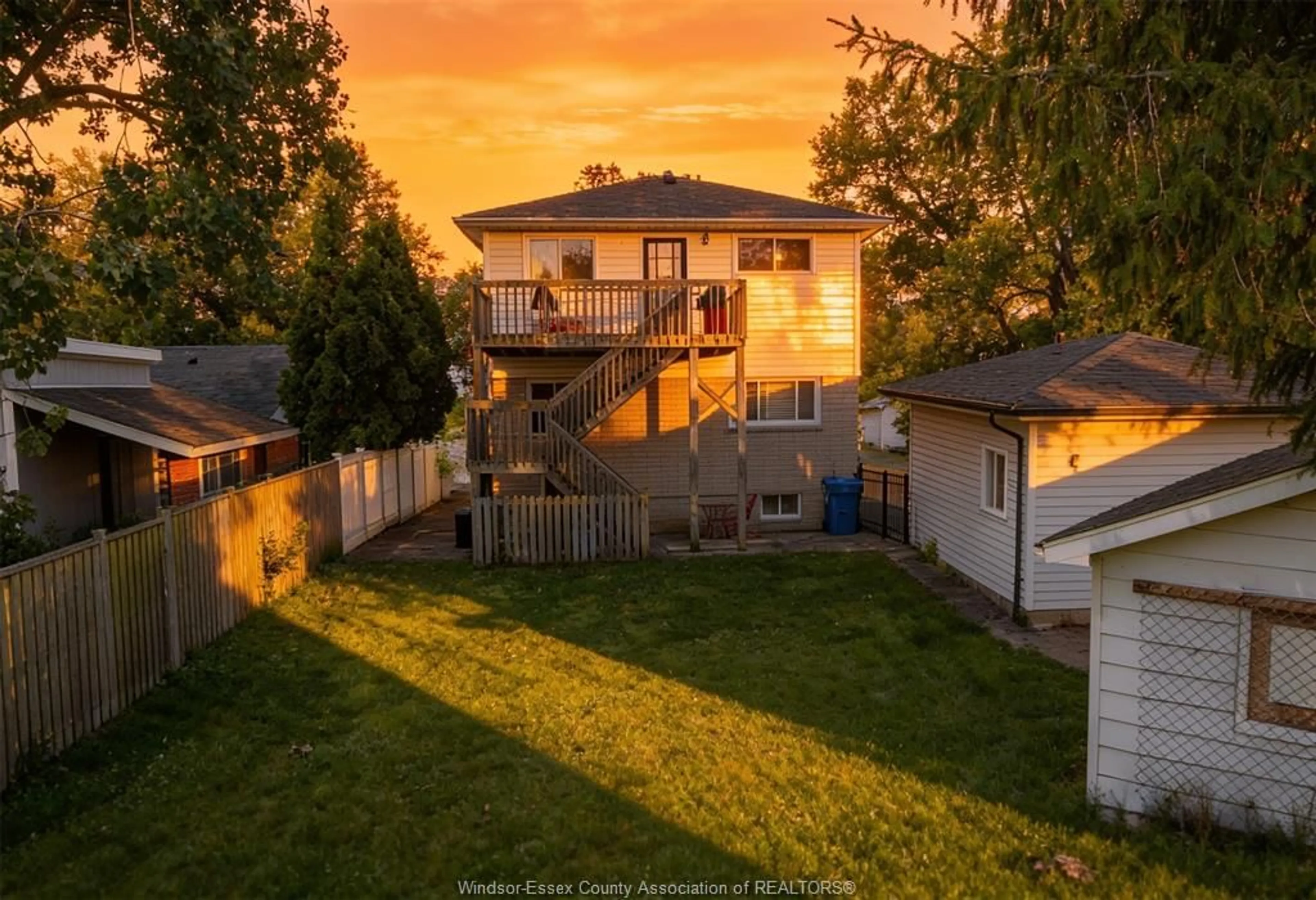 A pic from outside/outdoor area/front of a property/back of a property/a pic from drone, unknown for 3138 HARTLEY Dr, Windsor Ontario N8T 1Z2