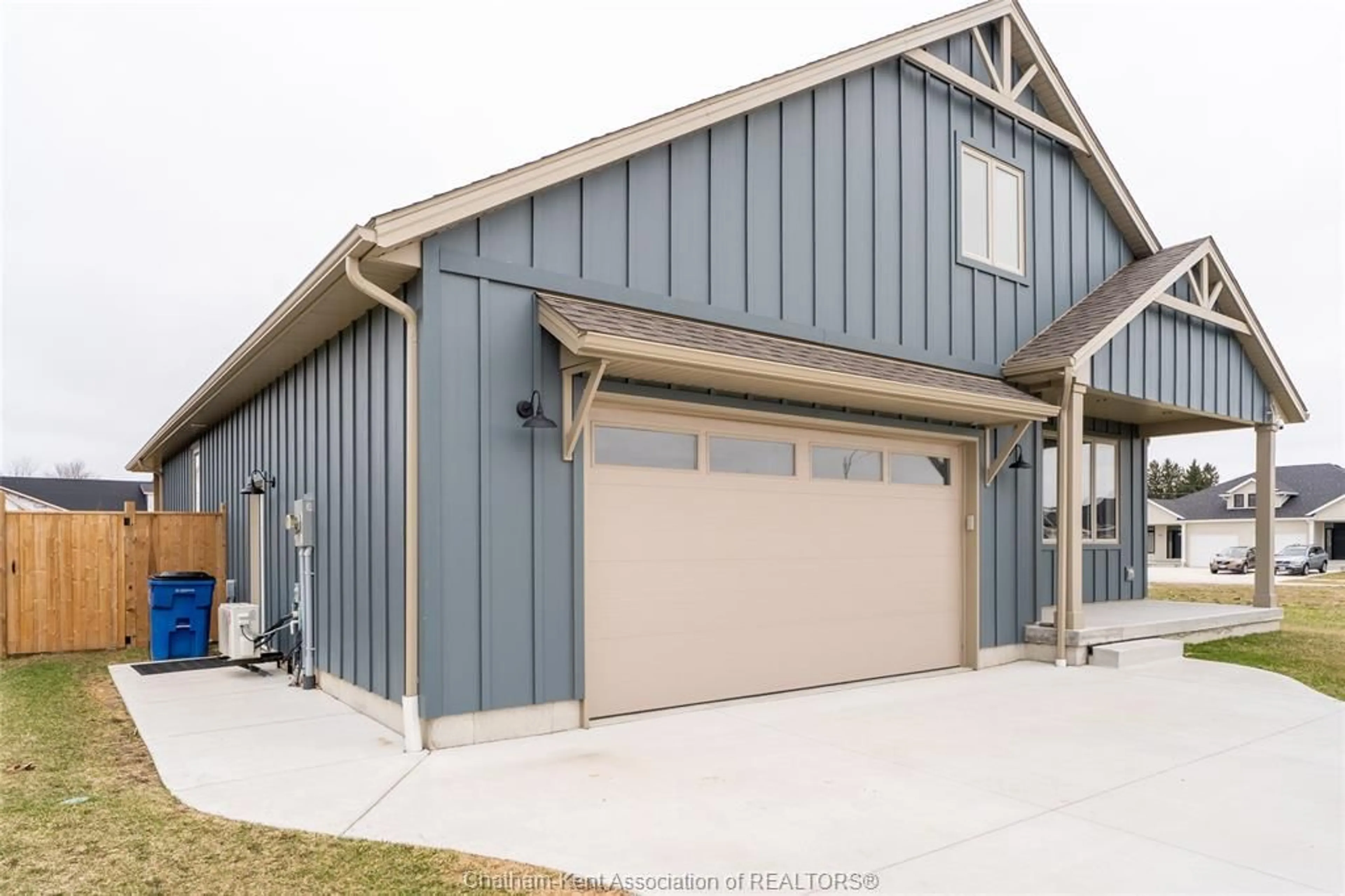 Indoor garage for 9 HENSON St, Dresden Ontario N0P 1M0