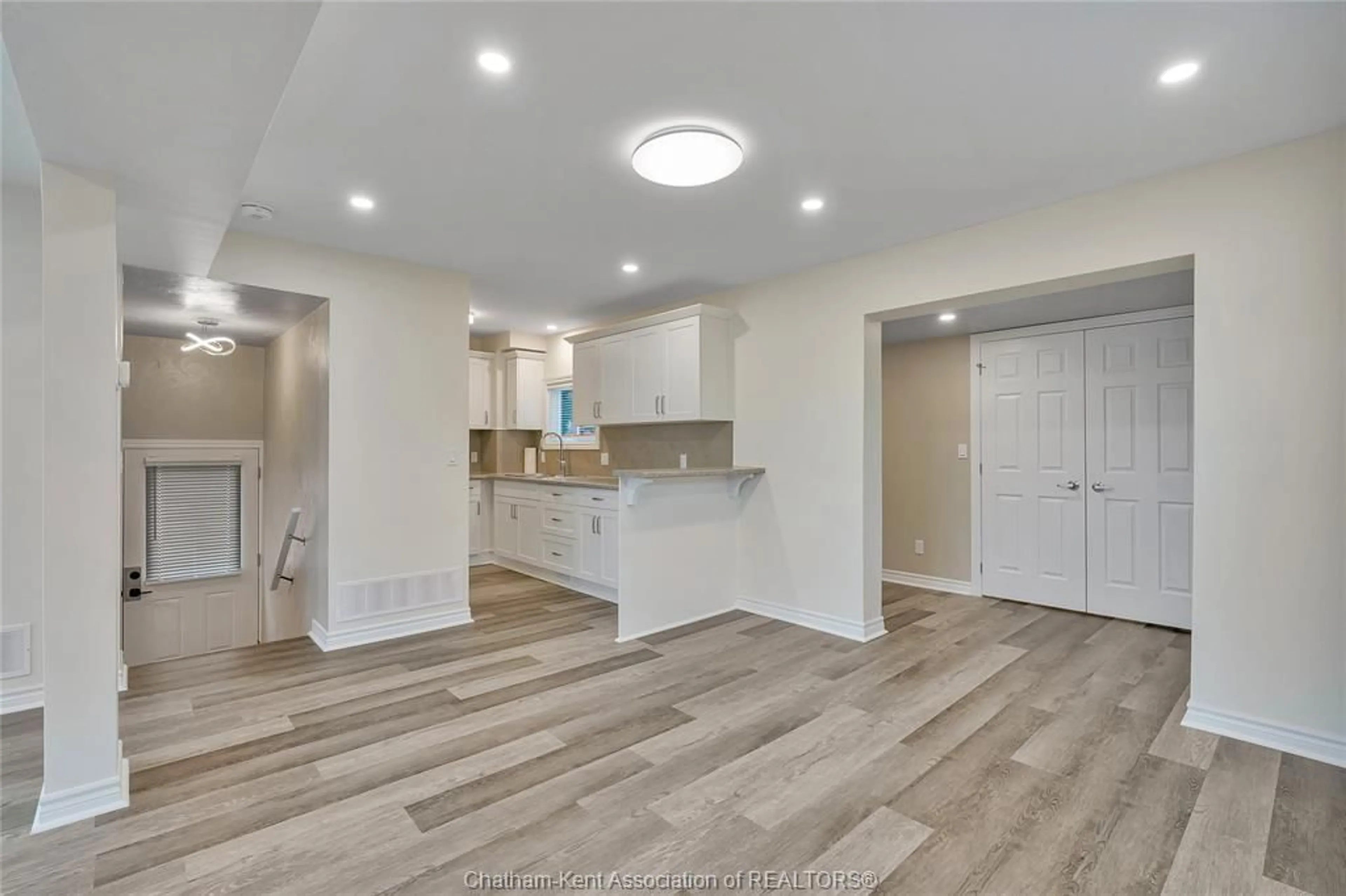 Open concept kitchen, unknown for 248 PARK Ave, Chatham Ontario N7M 3V9