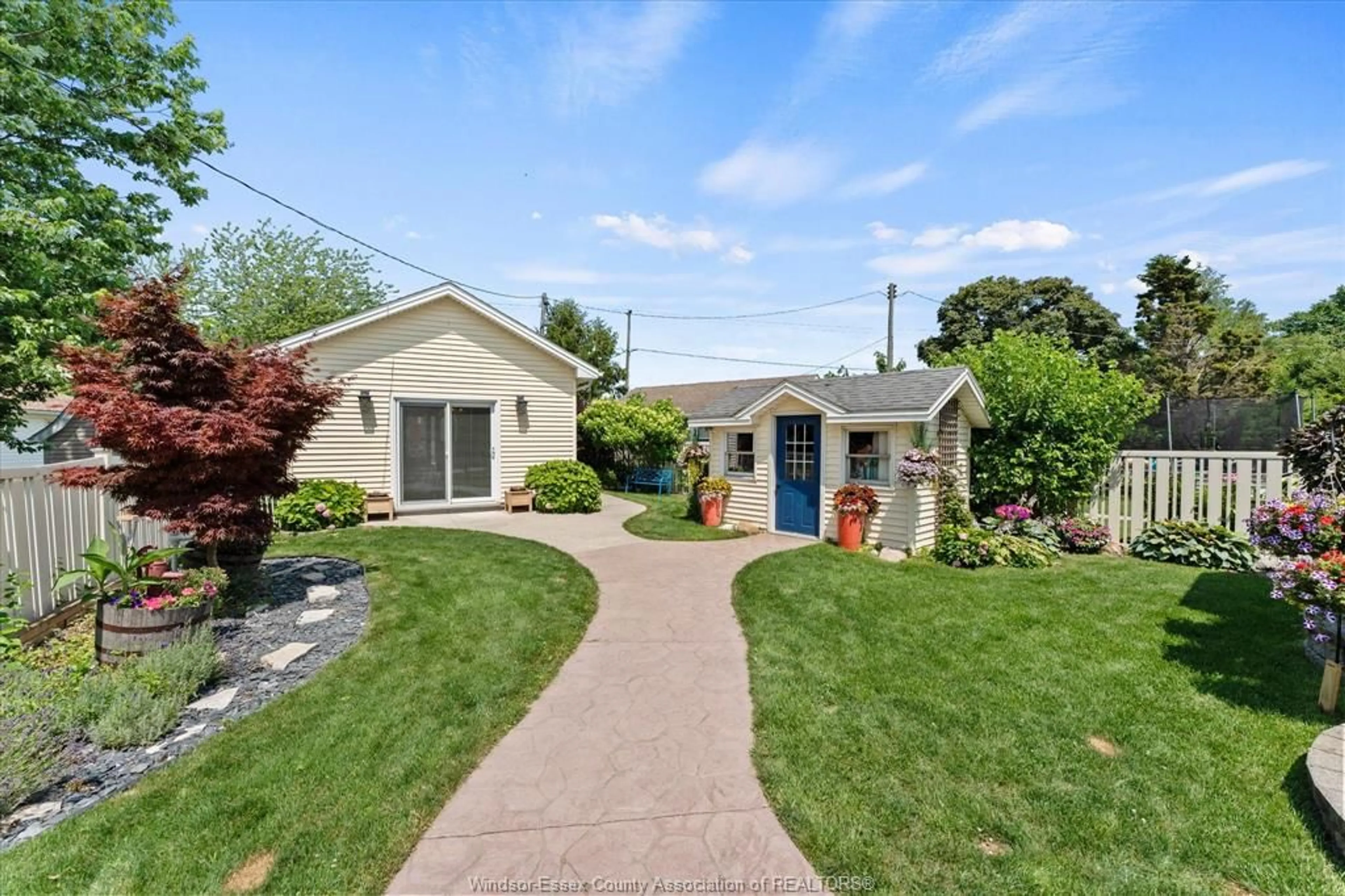 A pic from outside/outdoor area/front of a property/back of a property/a pic from drone, street for 433 LAKECREST BEACH Bourne, Harrow Ontario N0R 1G0