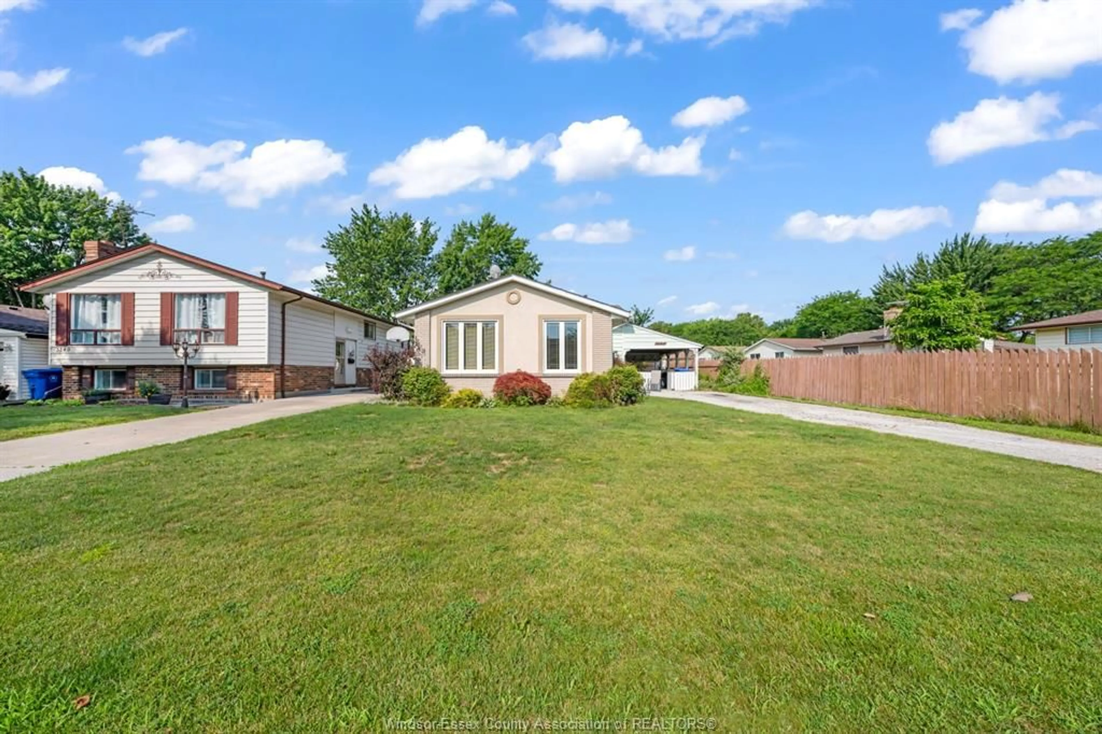 A pic from outside/outdoor area/front of a property/back of a property/a pic from drone, street for 3343 HEMLOCK, Windsor Ontario N8R 2A1