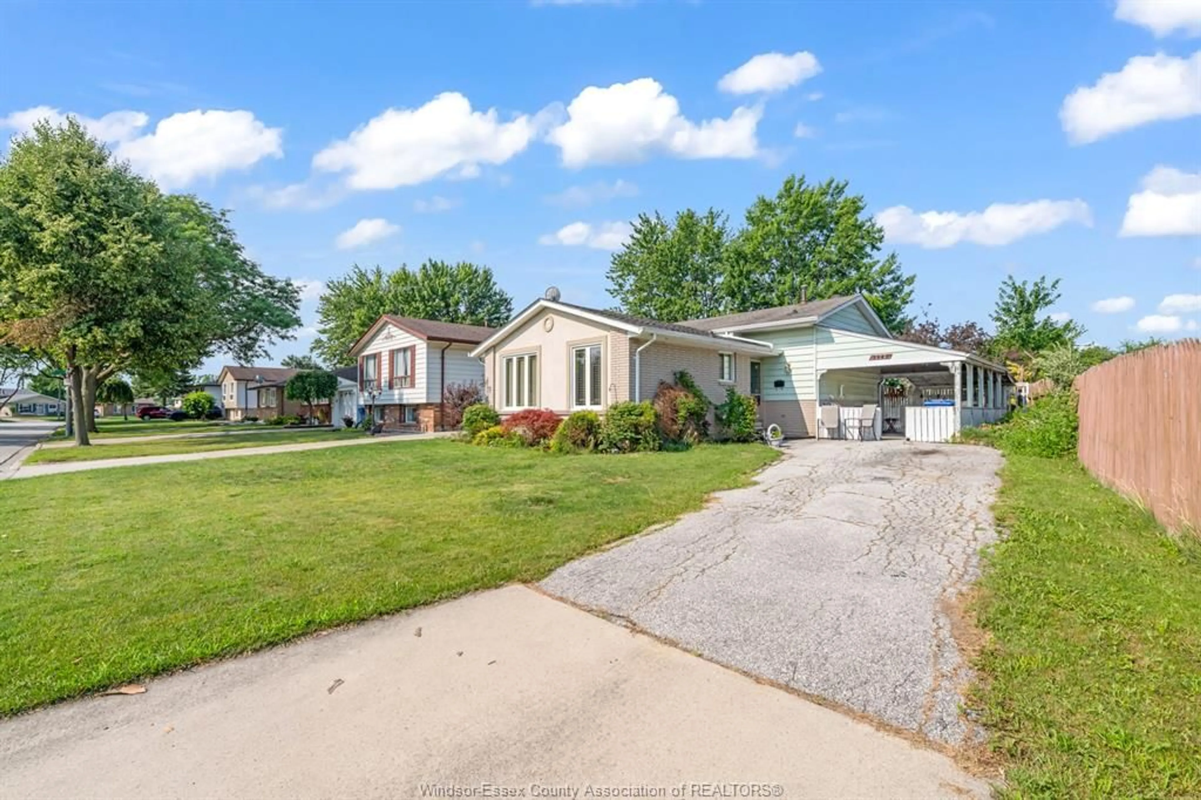 A pic from outside/outdoor area/front of a property/back of a property/a pic from drone, street for 3343 HEMLOCK, Windsor Ontario N8R 2A1