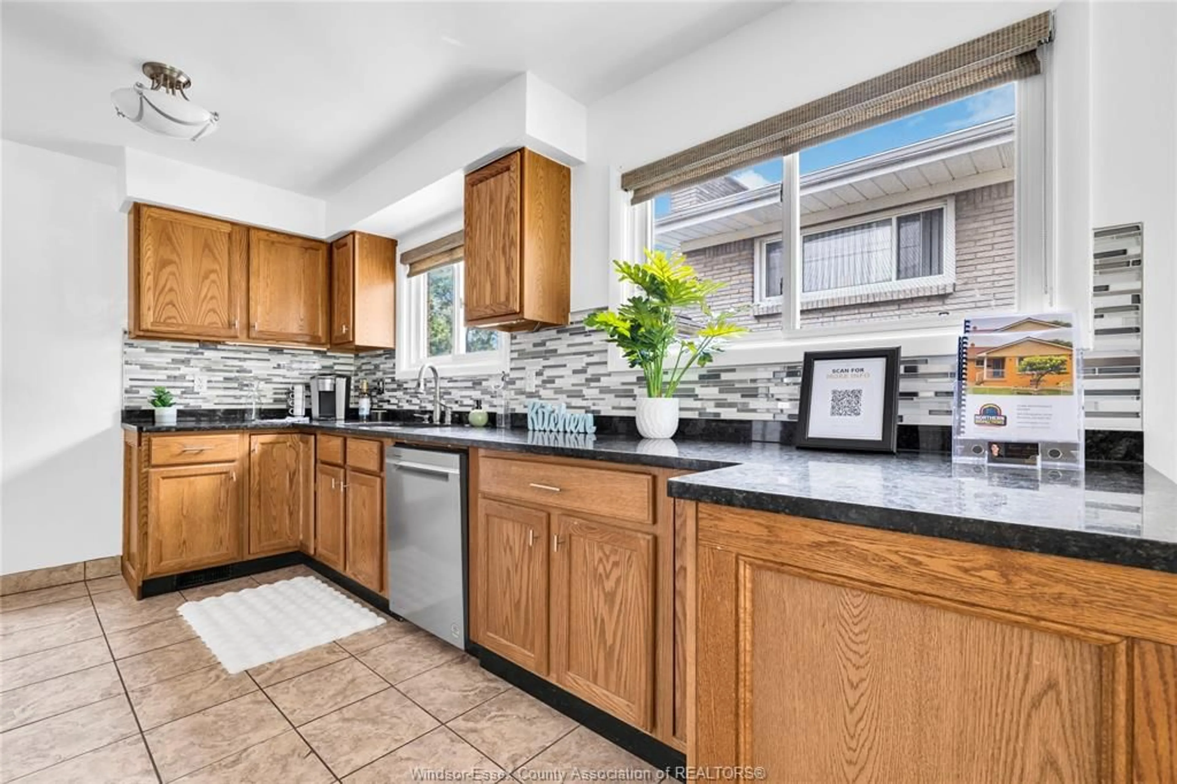 Open concept kitchen, ceramic/tile floor for 465 CHRISTOPER, Windsor Ontario N8S 3X1