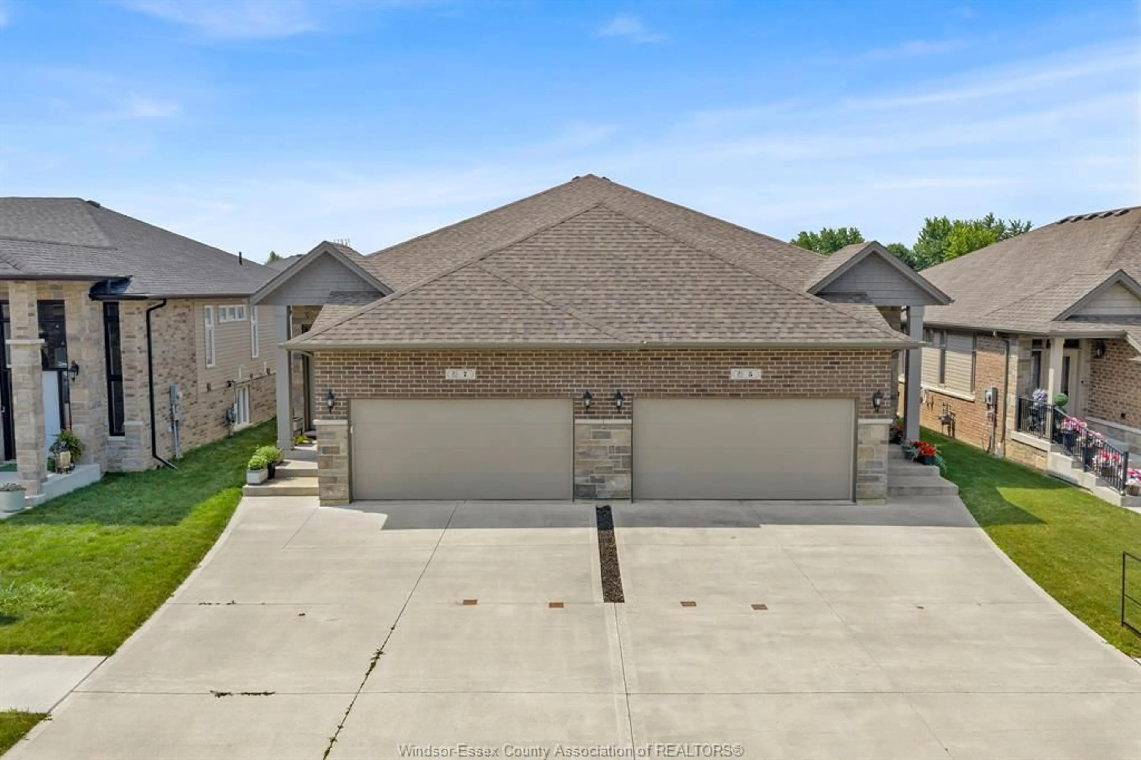 A pic from outside/outdoor area/front of a property/back of a property/a pic from drone, street for 5 WOODLAND St, Kingsville Ontario N9Y 0B1