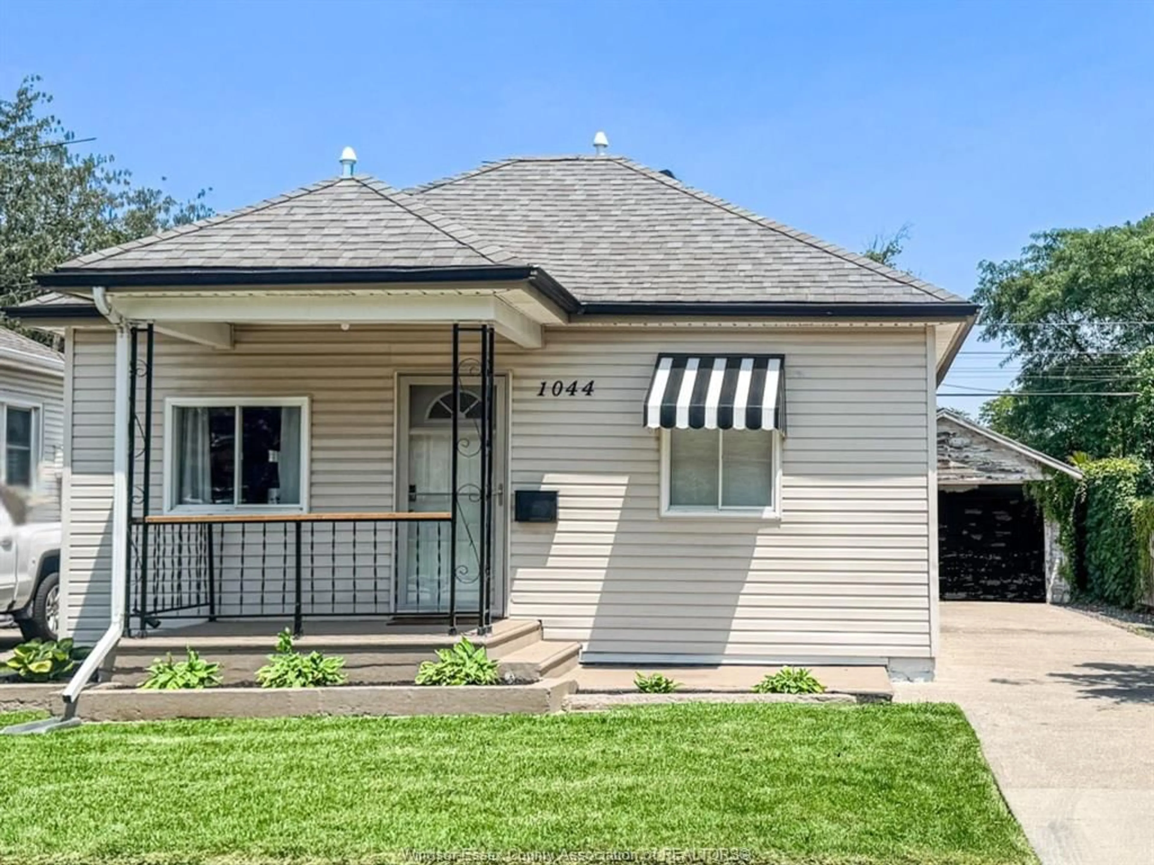 Home with vinyl exterior material, street for 1044 Reedmere, Windsor Ontario N8S 2M1