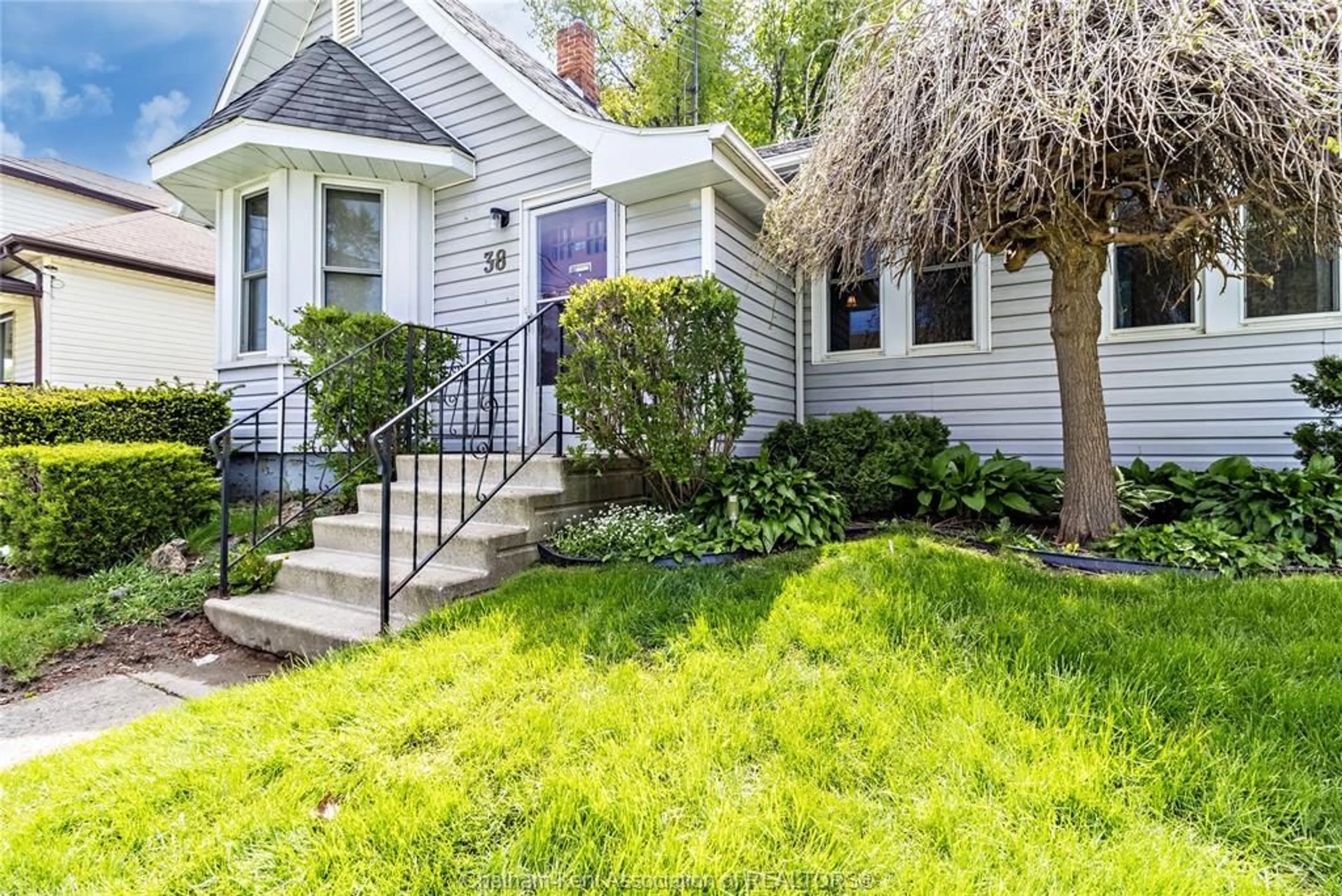 Unknown for 38 Barthe St, Chatham Ontario N7L 1T4