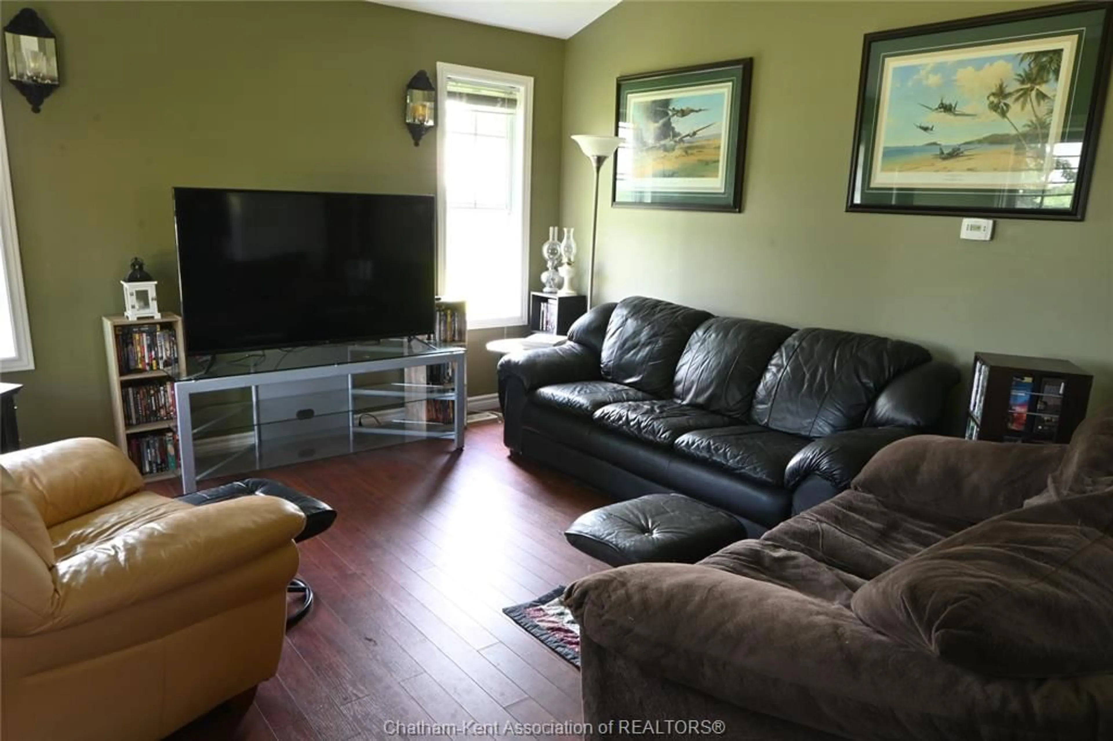 Living room with furniture, unknown for 46 Kent St, Shrewsbury Ontario N0P 1A0