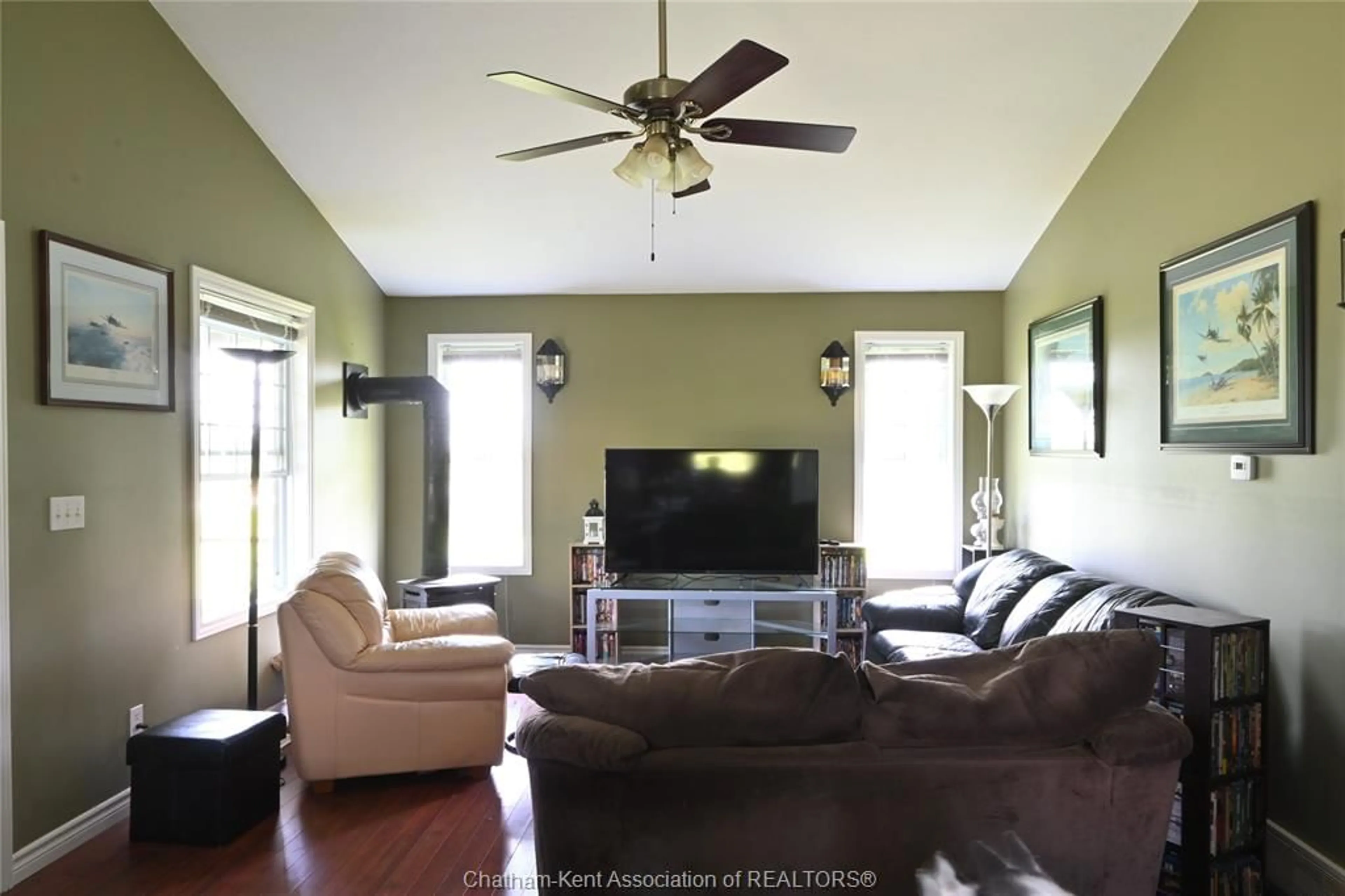 Living room with furniture, unknown for 46 Kent St, Shrewsbury Ontario N0P 1A0