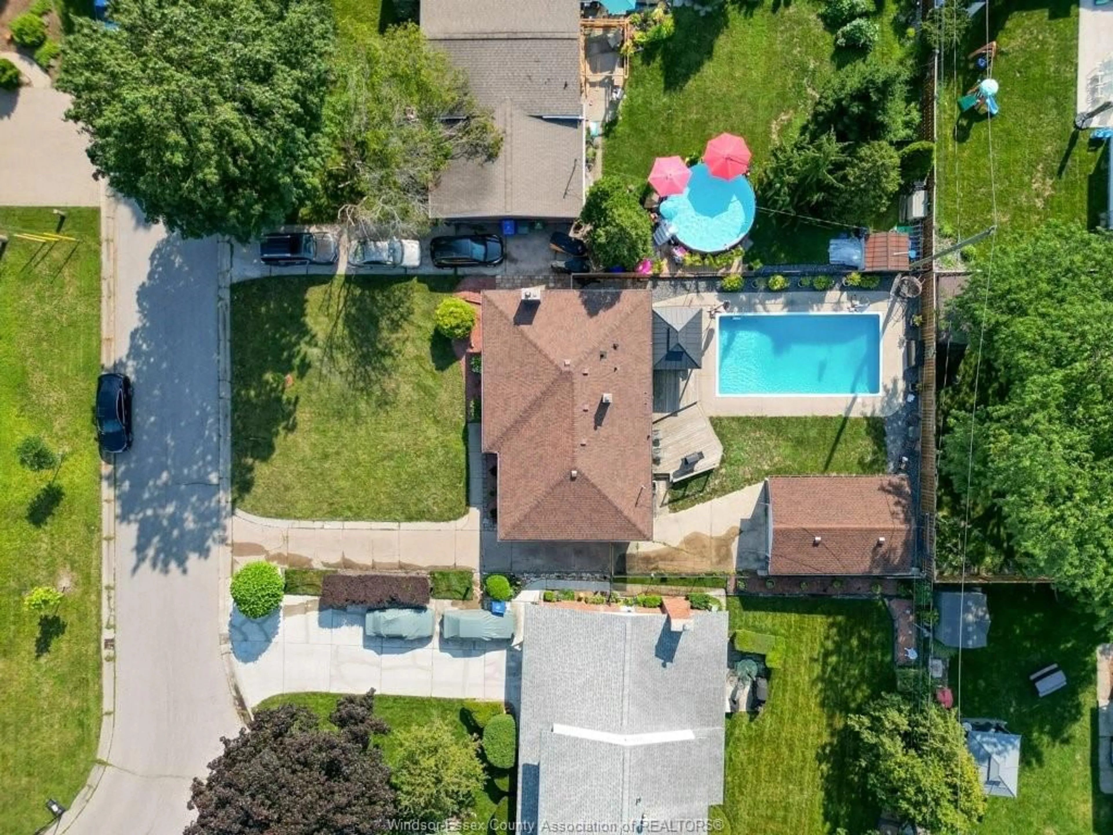 A pic from outside/outdoor area/front of a property/back of a property/a pic from drone, street for 4130 MOUNT SINAI Cres, Windsor Ontario N9G 2G6