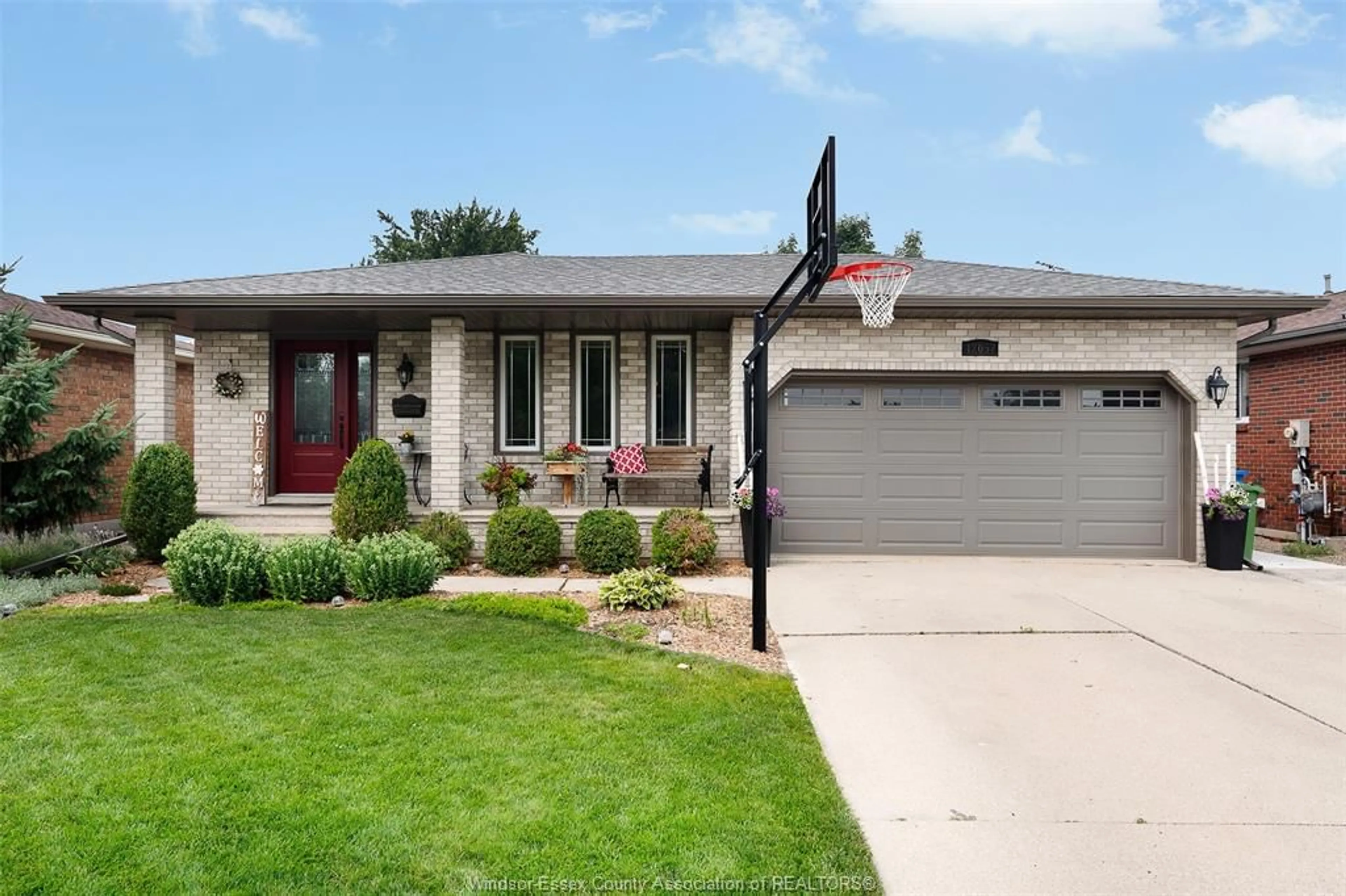 Home with vinyl exterior material, street for 12057 St. Thomas, Tecumseh Ontario N8N 3V6