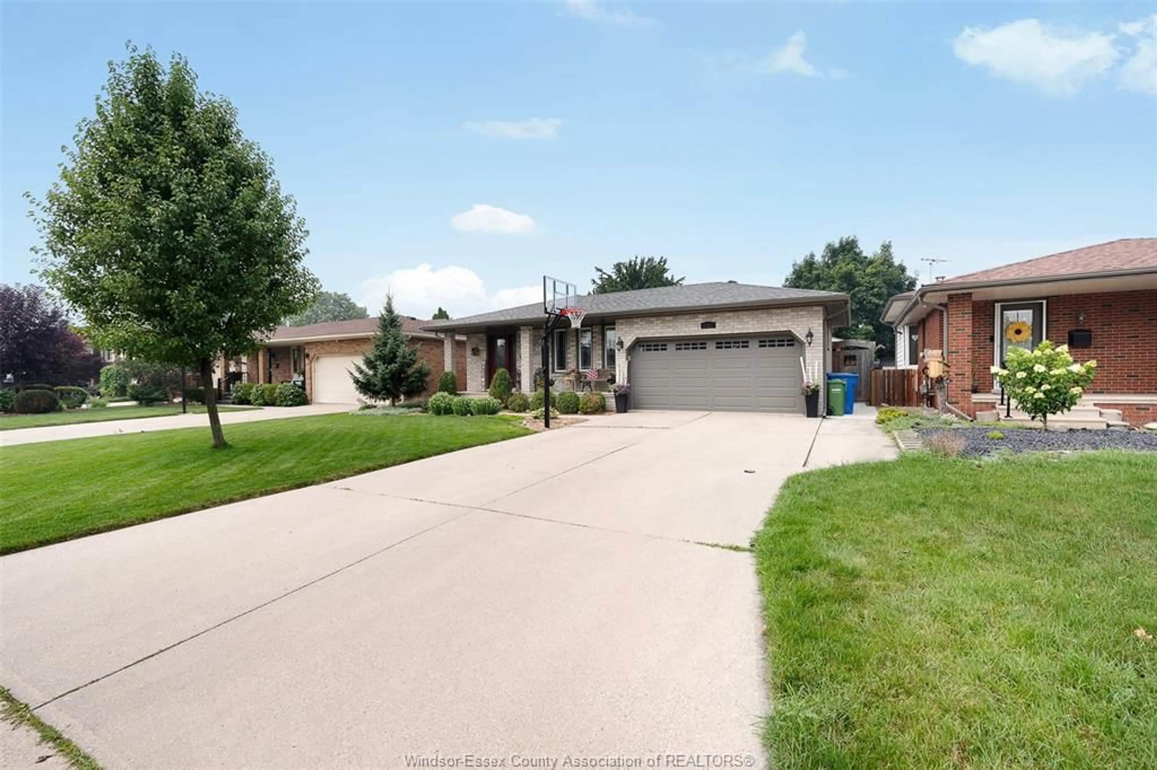 Unknown for 12057 St. Thomas, Tecumseh Ontario N8N 3V6