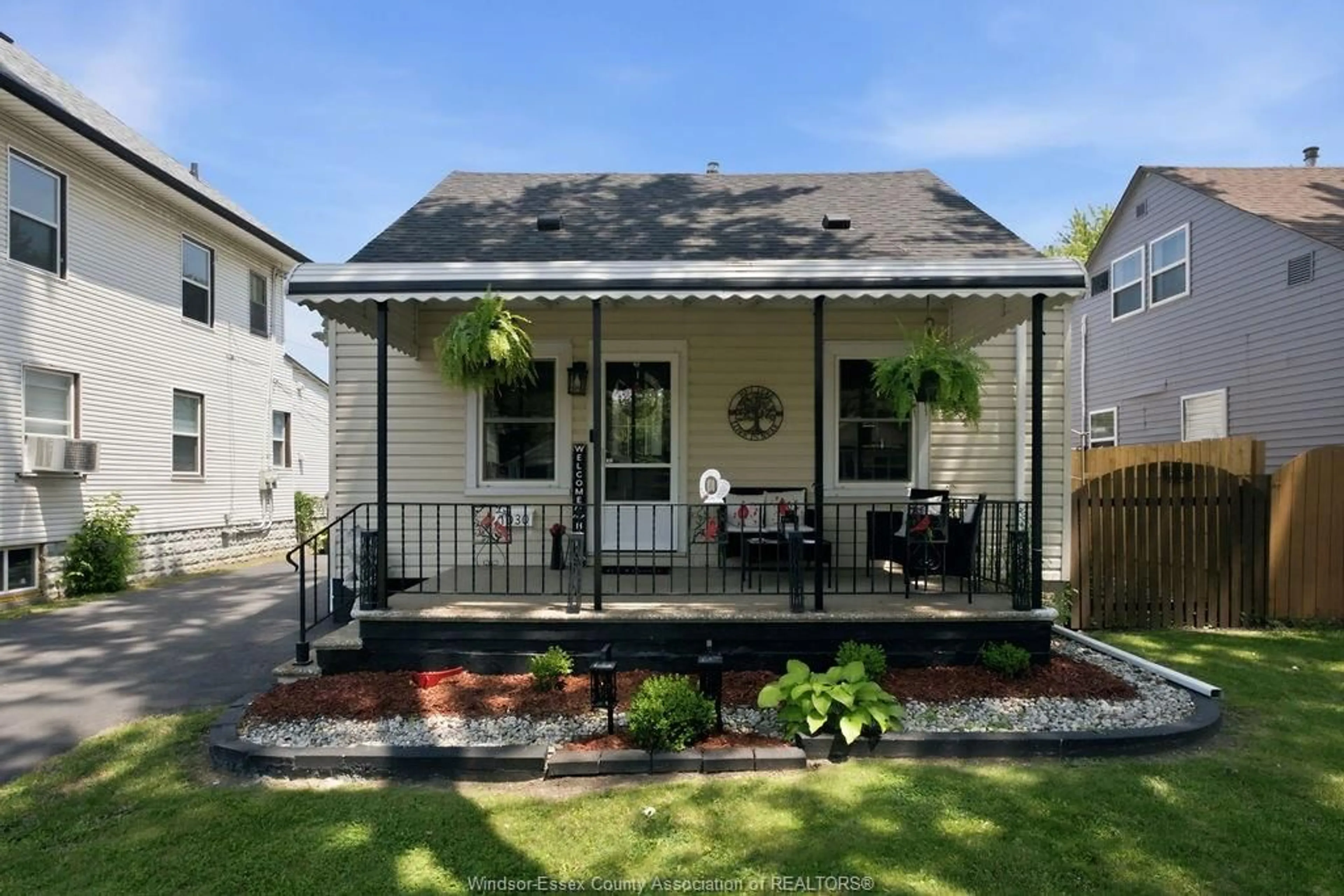 Patio, street for 1030 CAMPBELL Ave, Windsor Ontario N9B 2J3