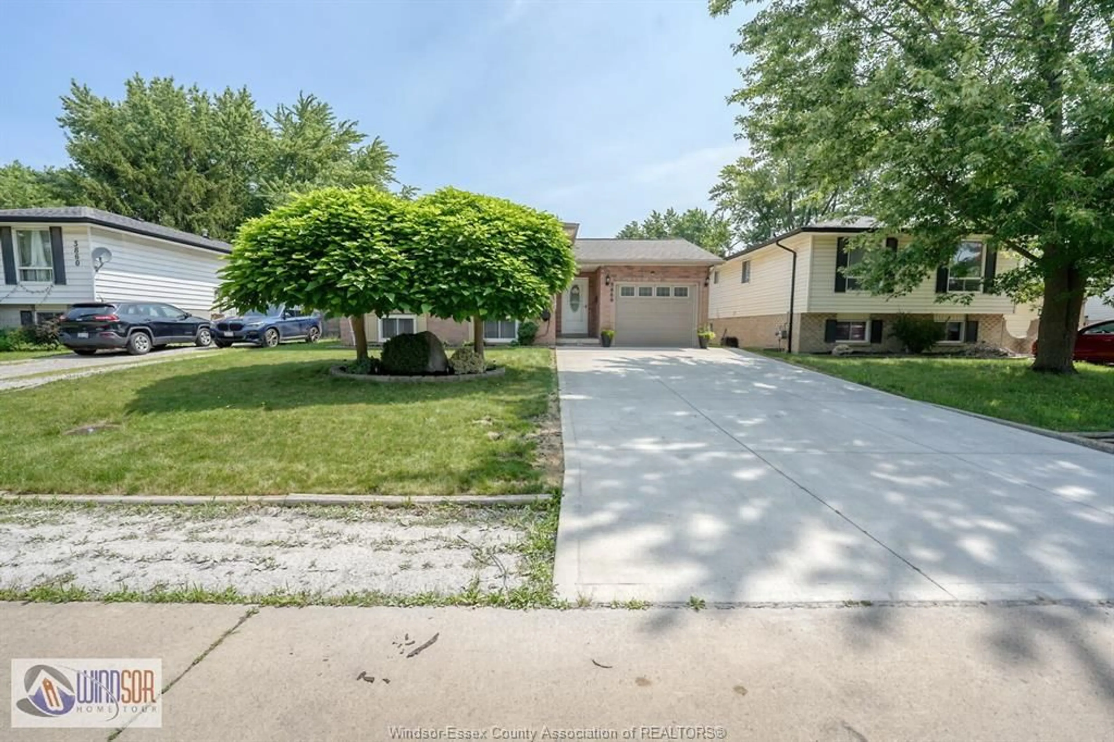 A pic from outside/outdoor area/front of a property/back of a property/a pic from drone, street for 3866 BLISS, Windsor Ontario N8W 4Z6