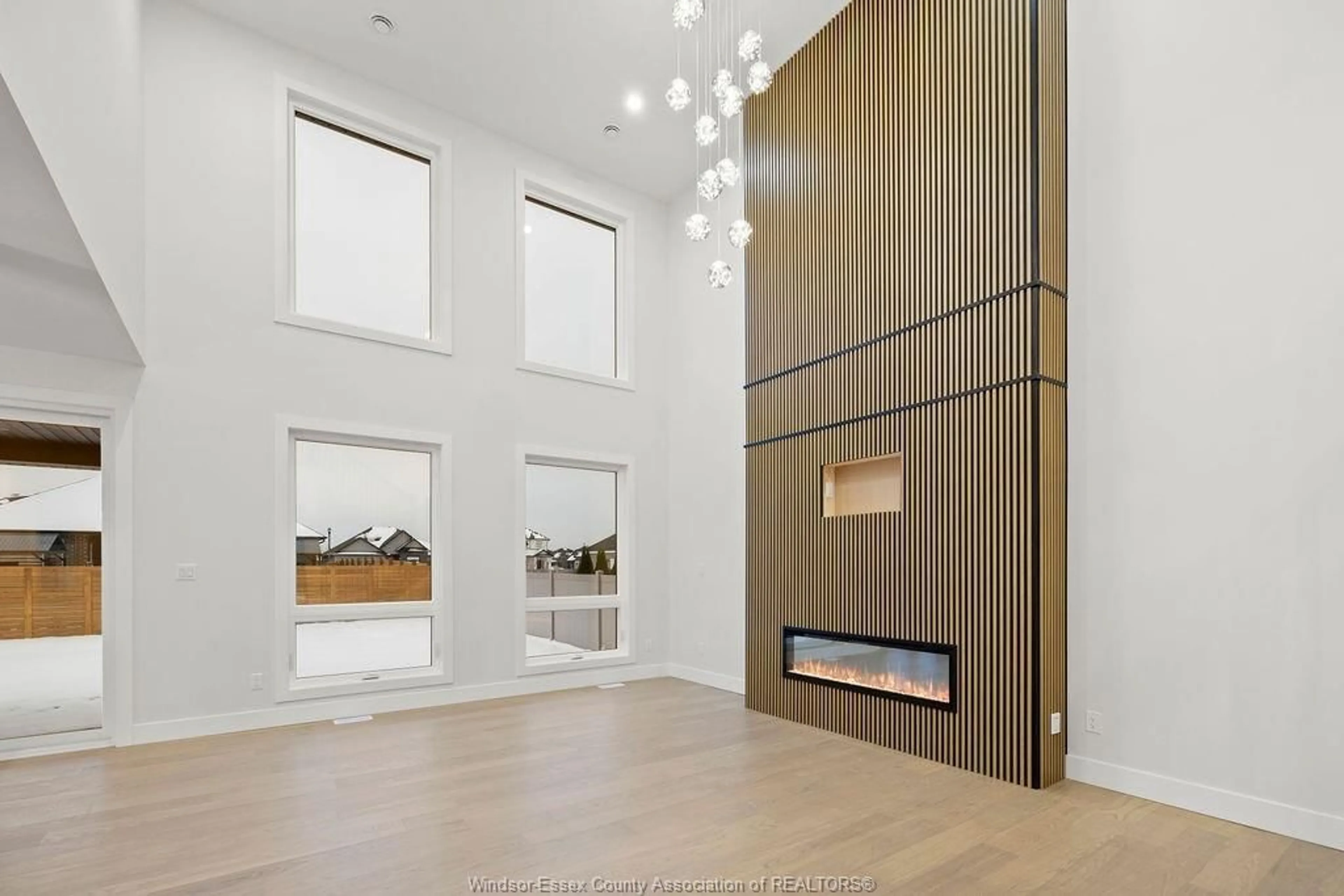 Indoor foyer for 186 WHELAN Ave, Amherstburg Ontario N9V 0A9