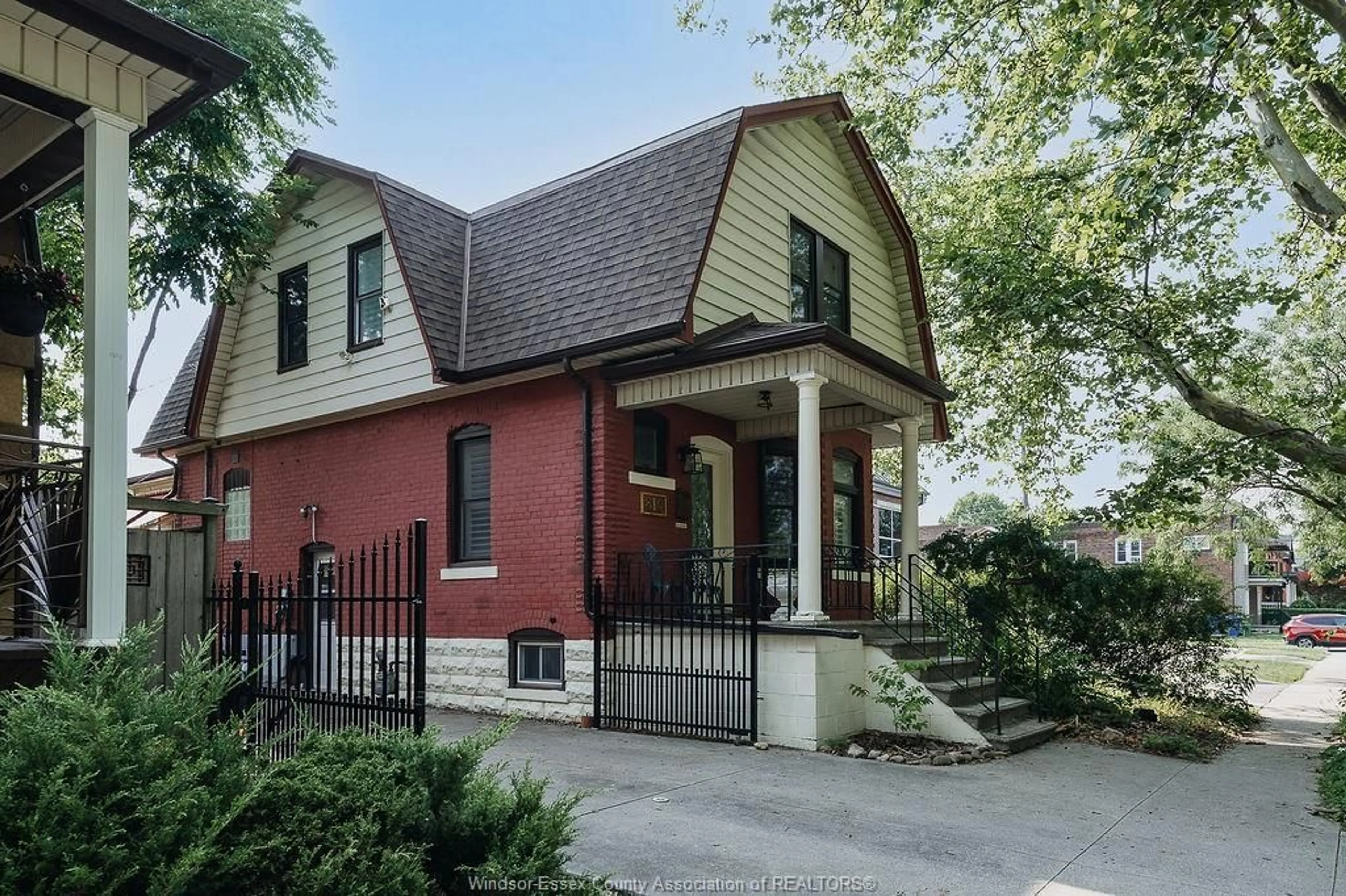 Home with brick exterior material, street for 819 Windermere, Windsor Ontario N8Y 3E3